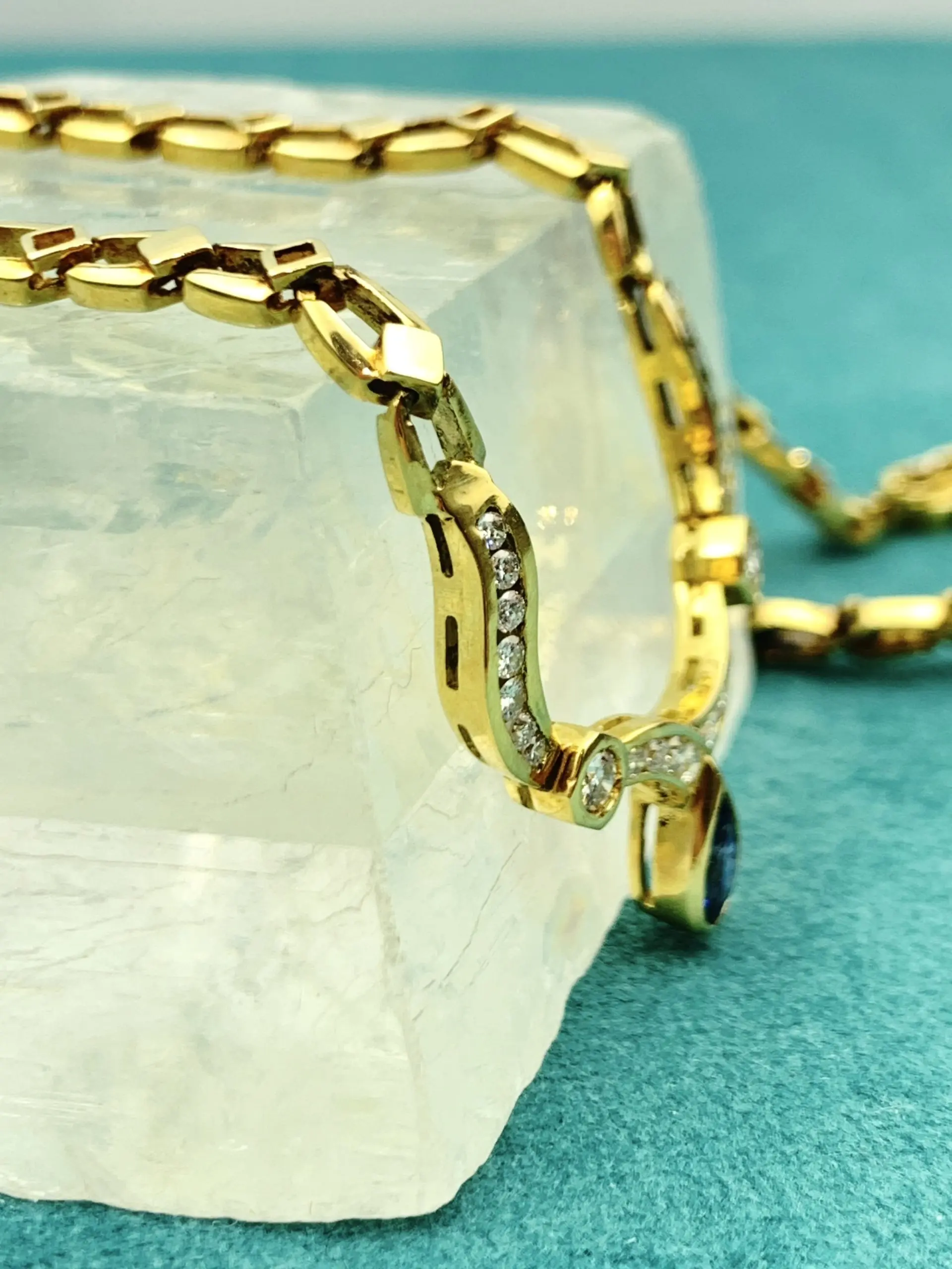 18ct Gold Sapphire Diamond Necklace - Image 4