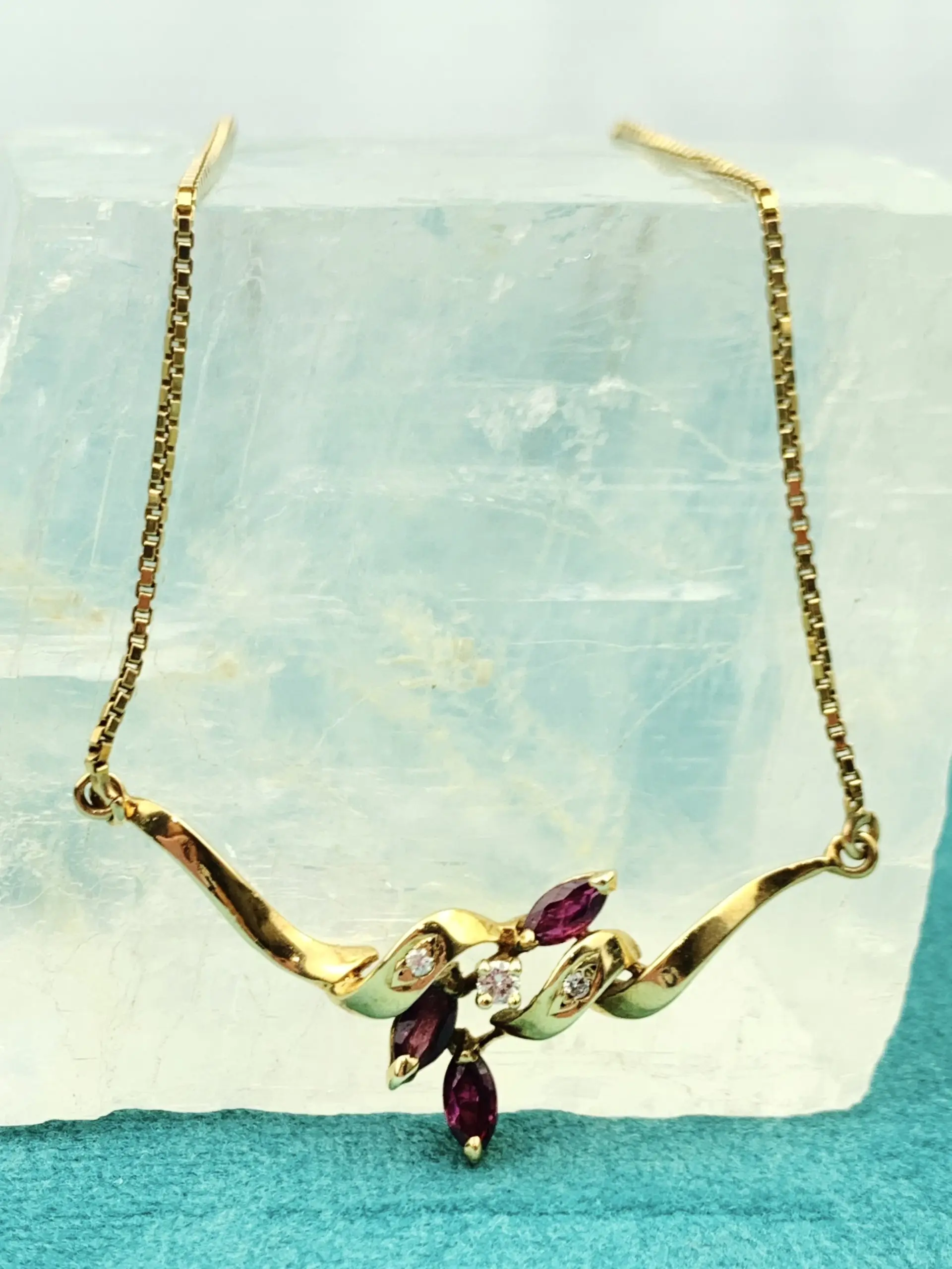 9ct Gold Diamond & Garnet Necklace