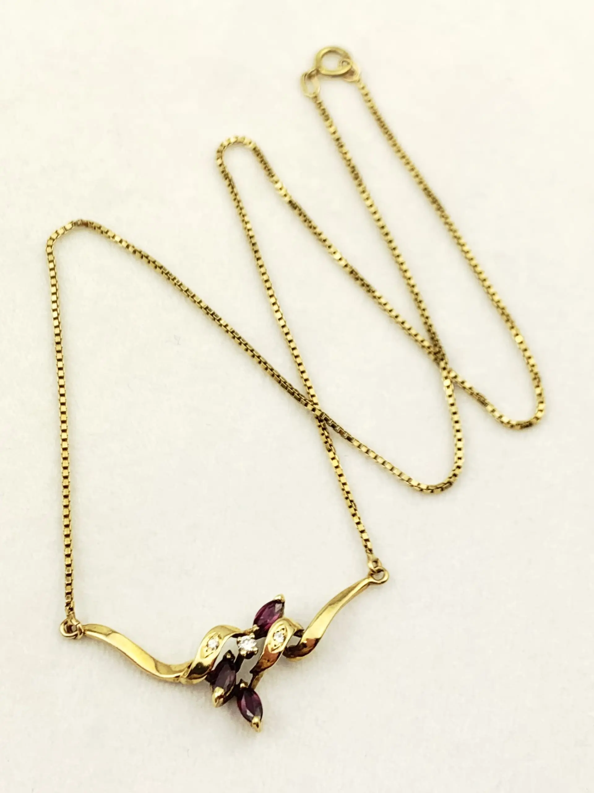 9ct Gold Diamond & Garnet Necklace - Image 3