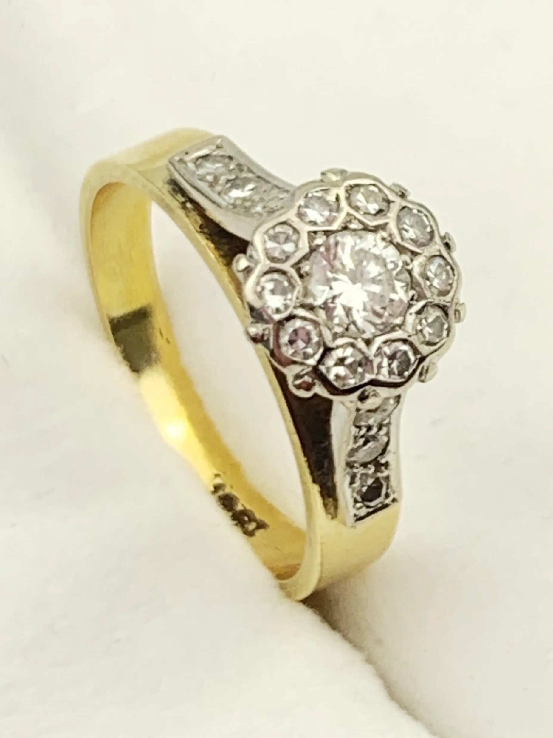 Vintage 18ct Gold Diamond Ring