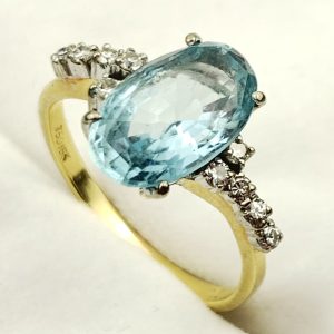 18ct Gold Diamond & Aquamarine Ring