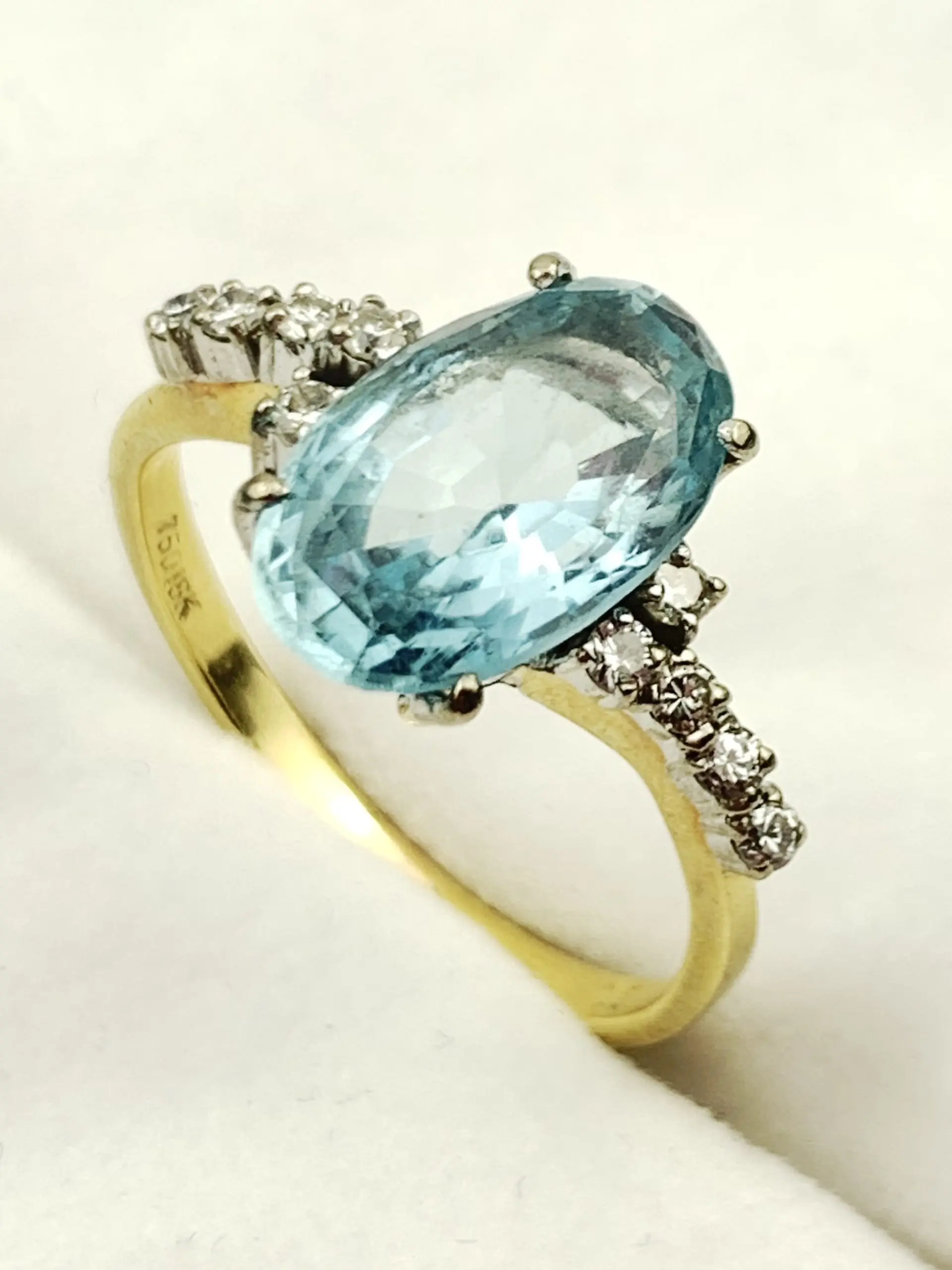 18ct Gold Diamond & Aquamarine Ring