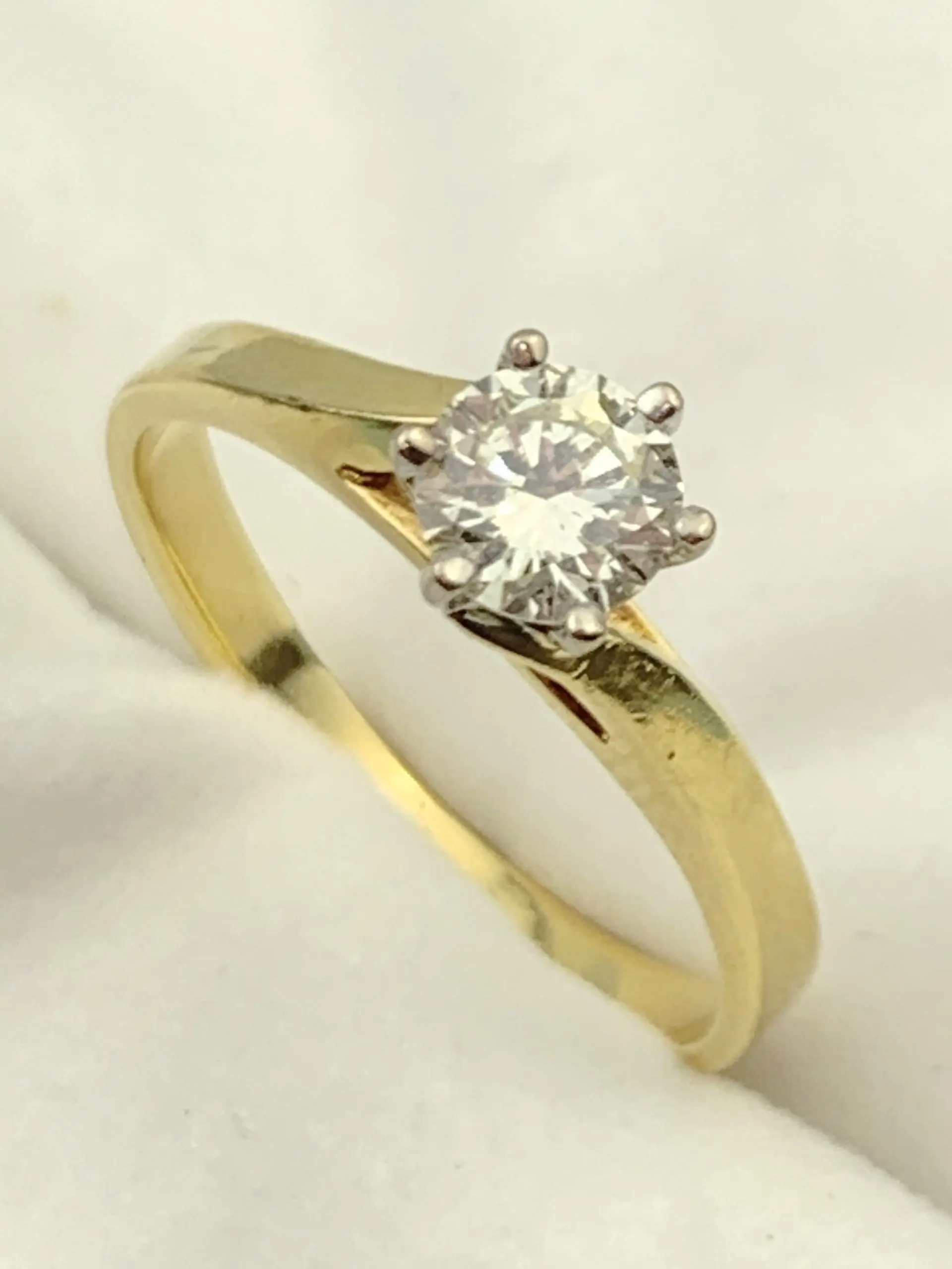 18ct Gold Solitaire Diamond Ring