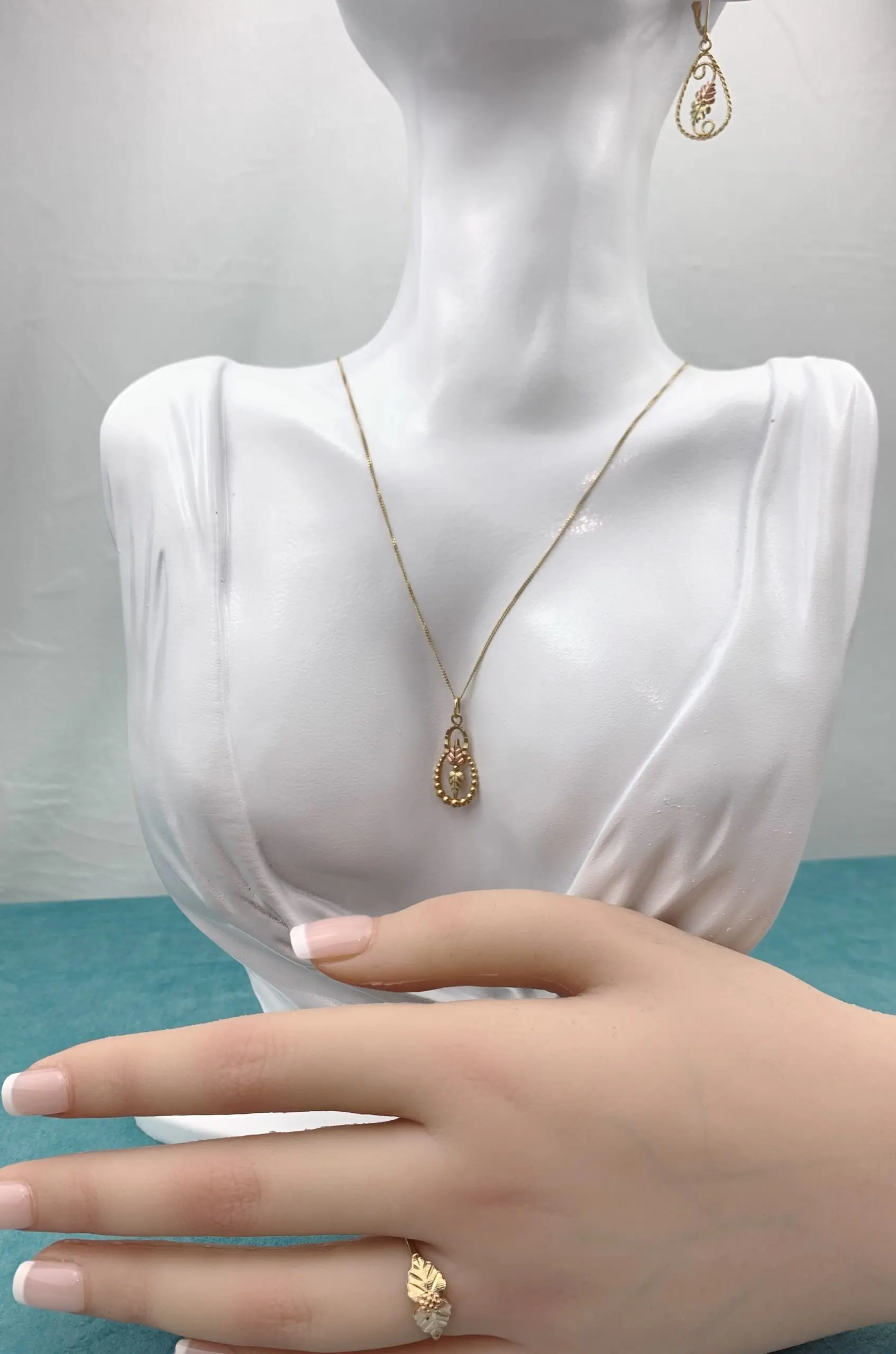 10ct Ring, Necklace, Pendant & Earrings Gold Set - NEW - Image 3