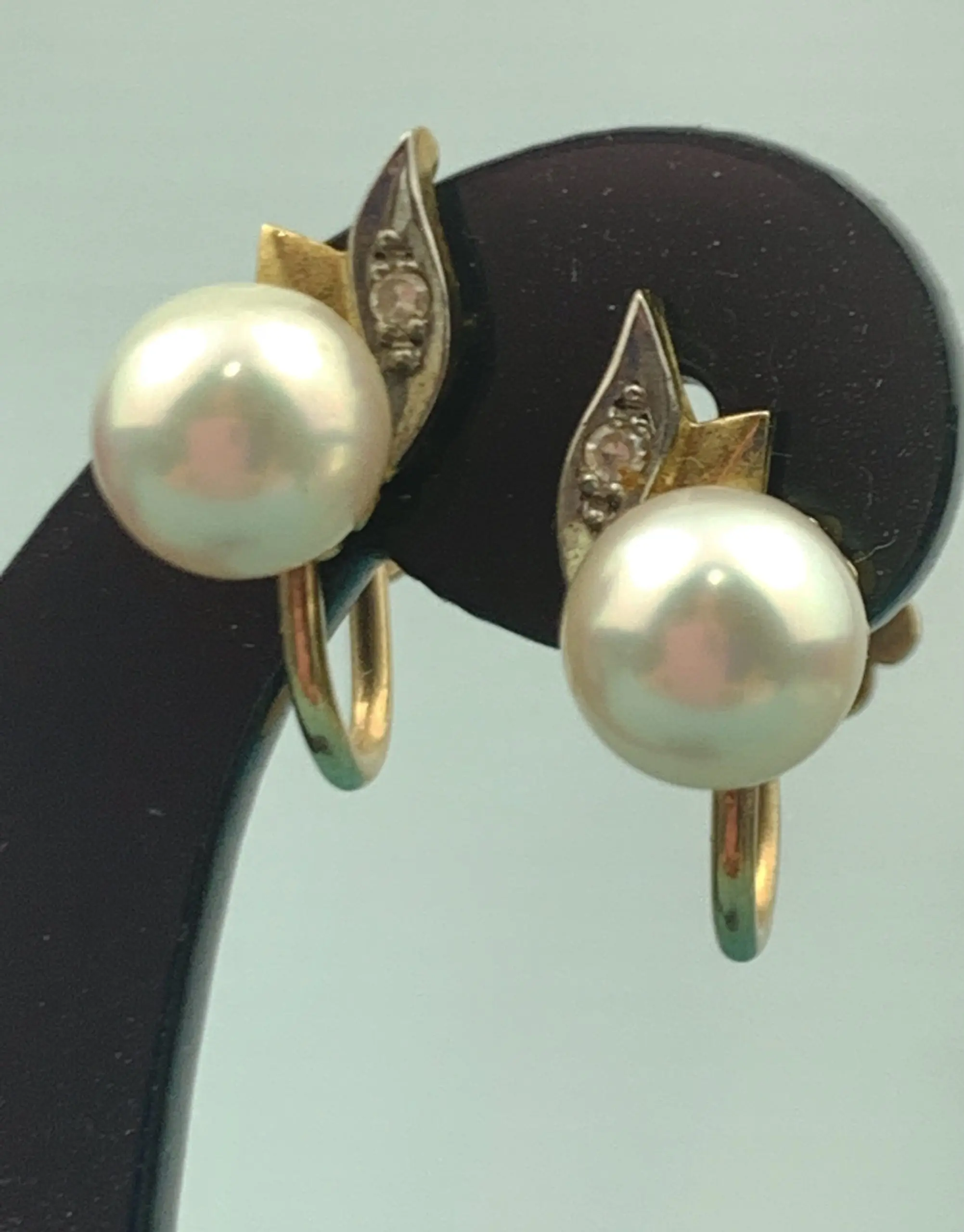 9ct Gold Screw-On Diamond & Pearl Earrings