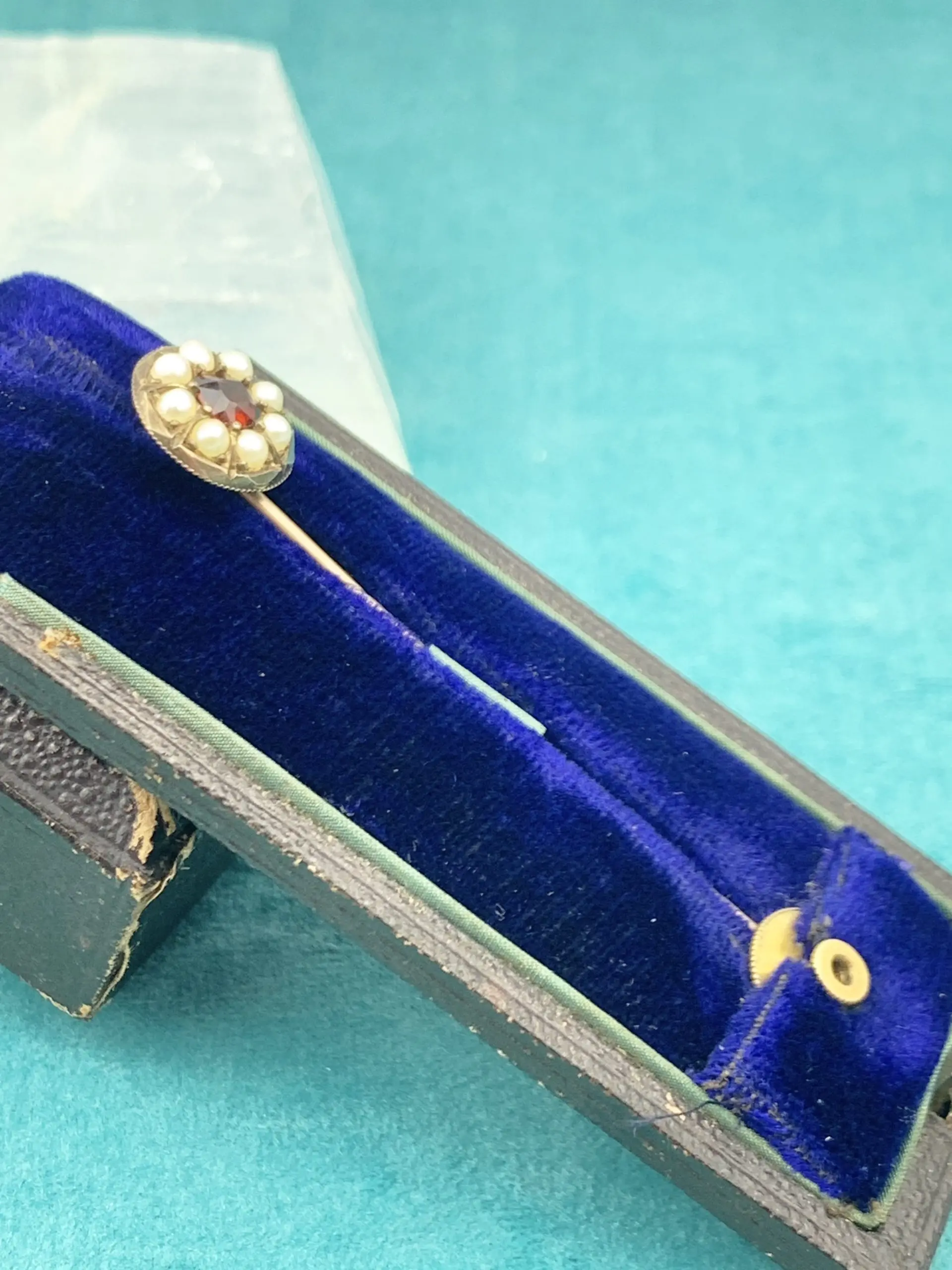Antique 9ct Gold Garnet & Pearl Tie or Hat Pin - Image 3