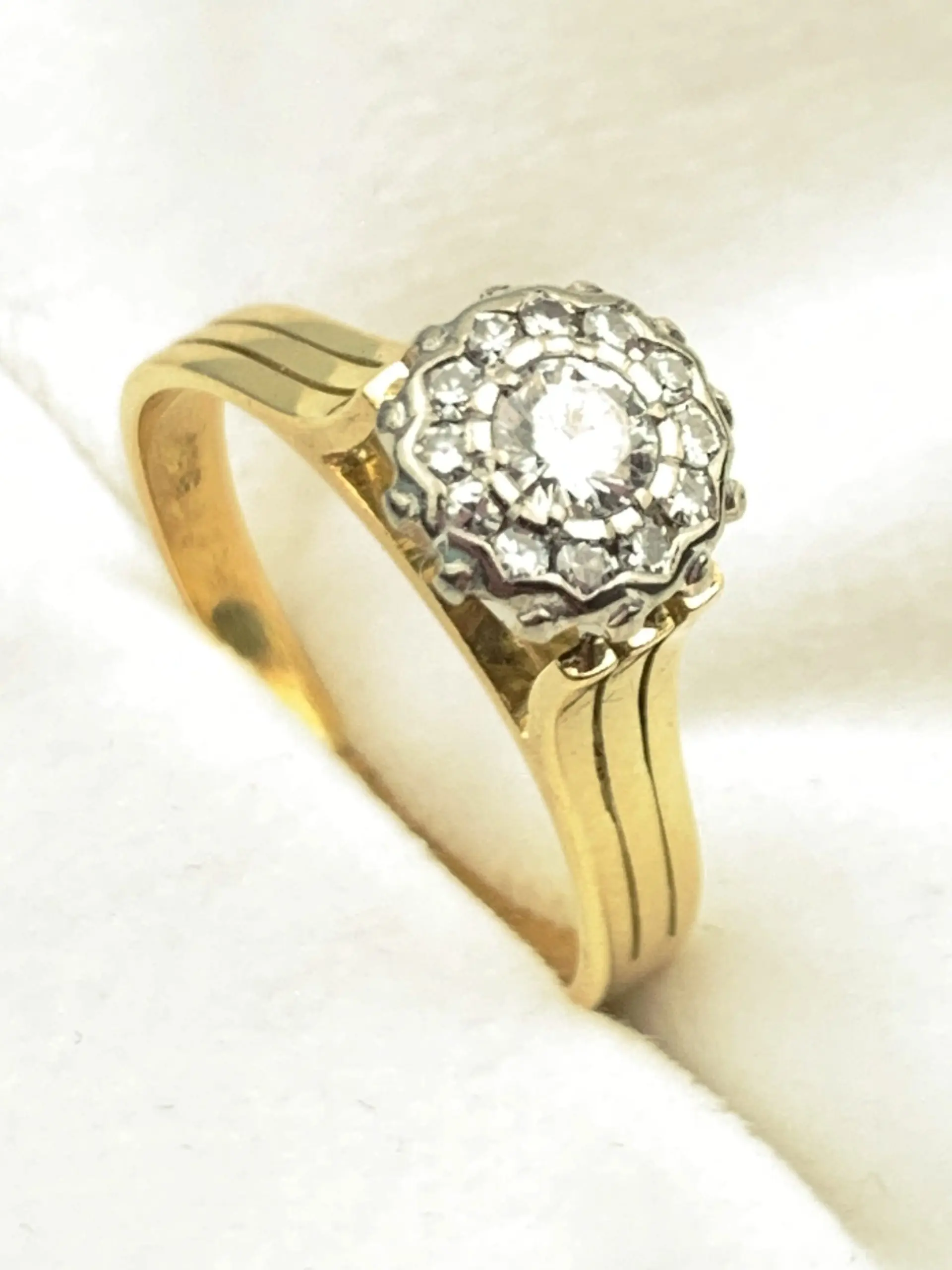 Vintage 18ct Gold Diamond Ring