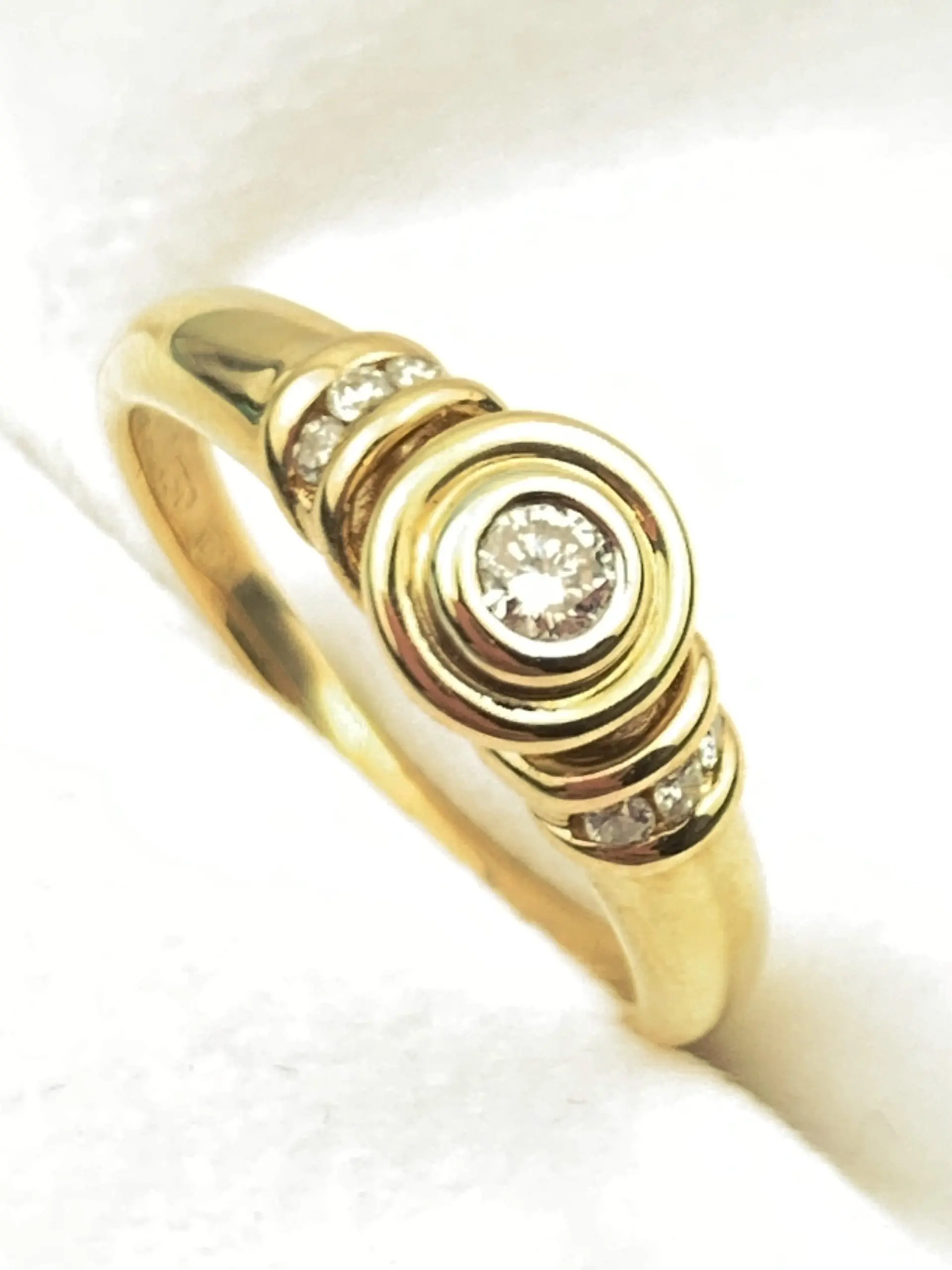 18ct Gold Diamond Ring