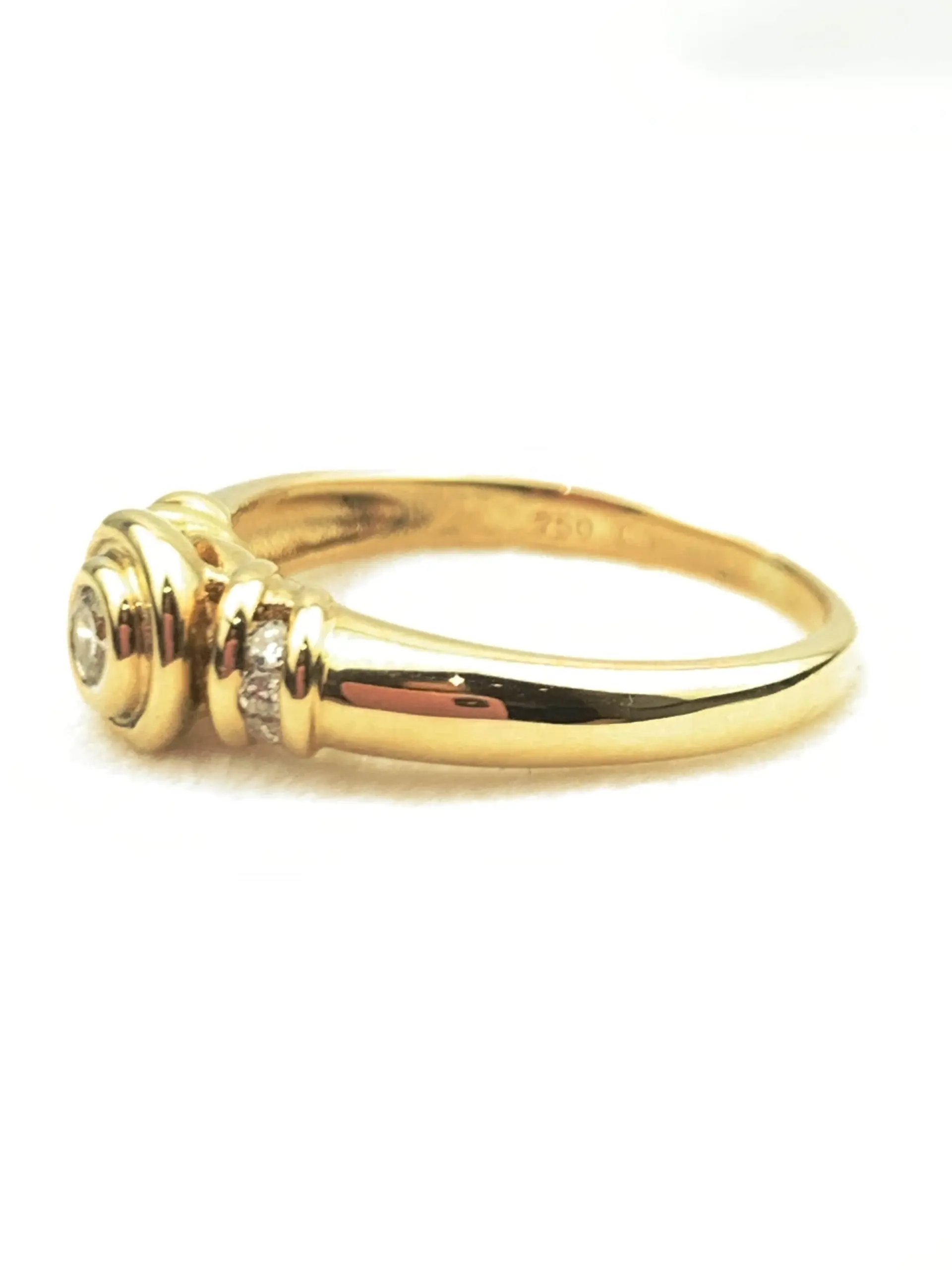 18ct Gold Diamond Ring - Image 3