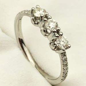 18ct White Gold Diamond Ring