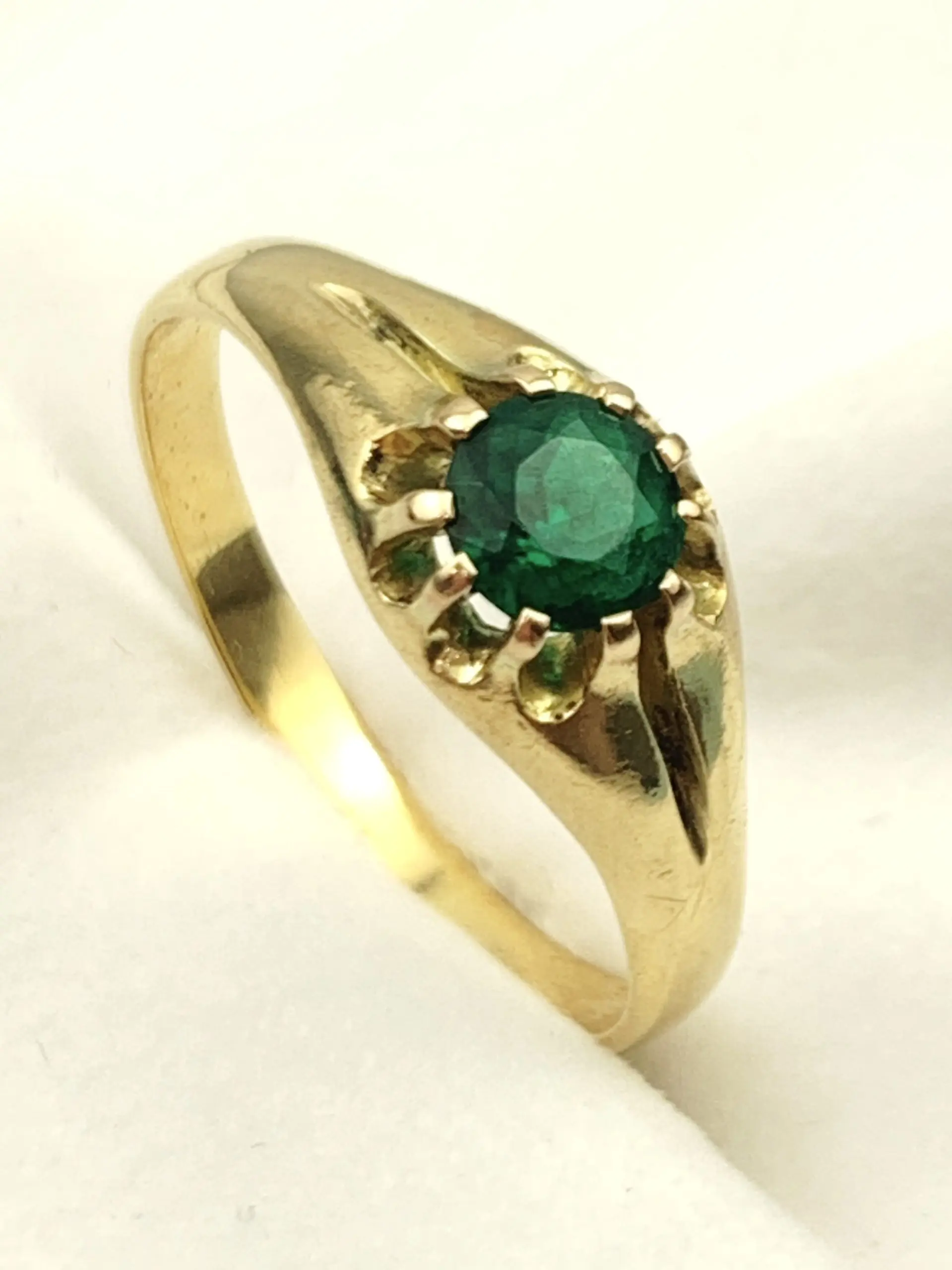 Antique 18ct Gold Emerald Ring