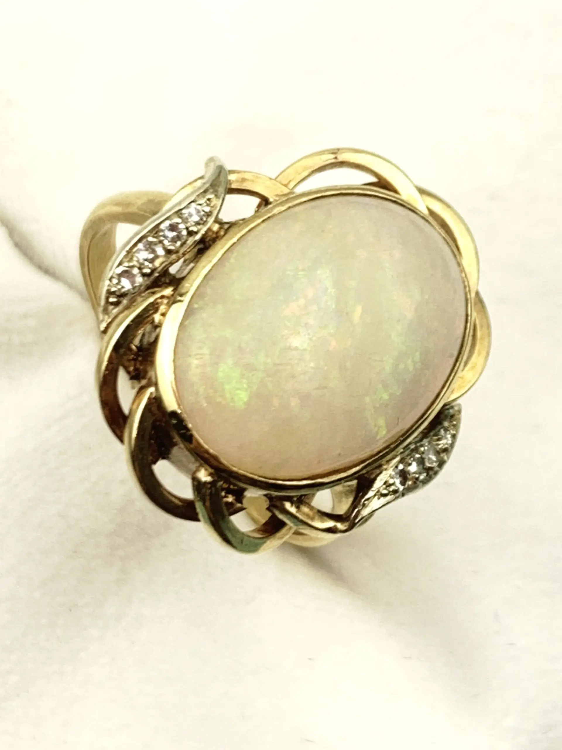 14ct Gold Diamond Opal Ring
