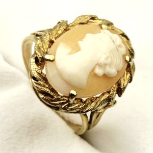 Vintage 9ct Gold Carved Shell Cameo Ring