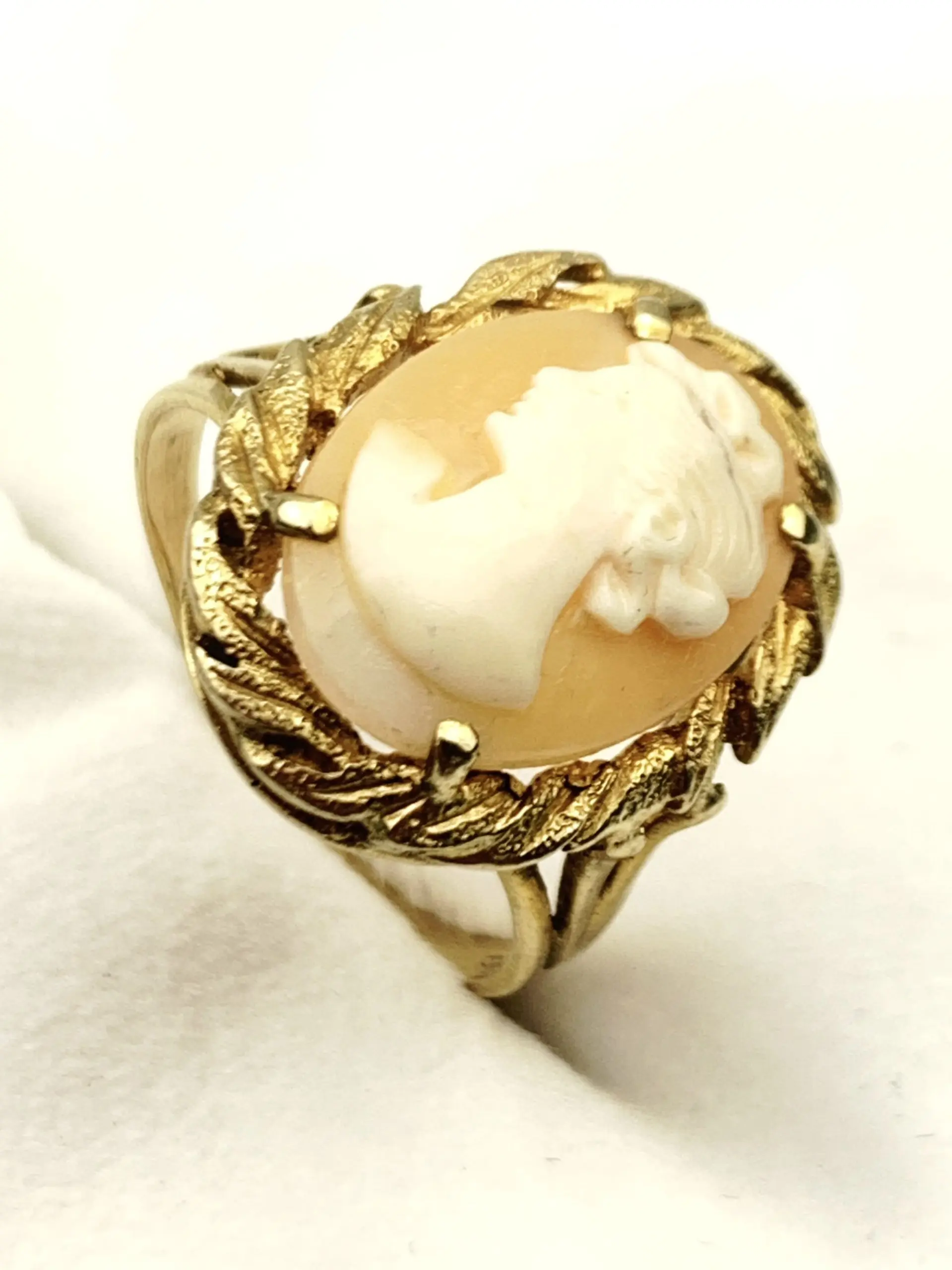 Vintage 9ct Gold Carved Shell Cameo Ring