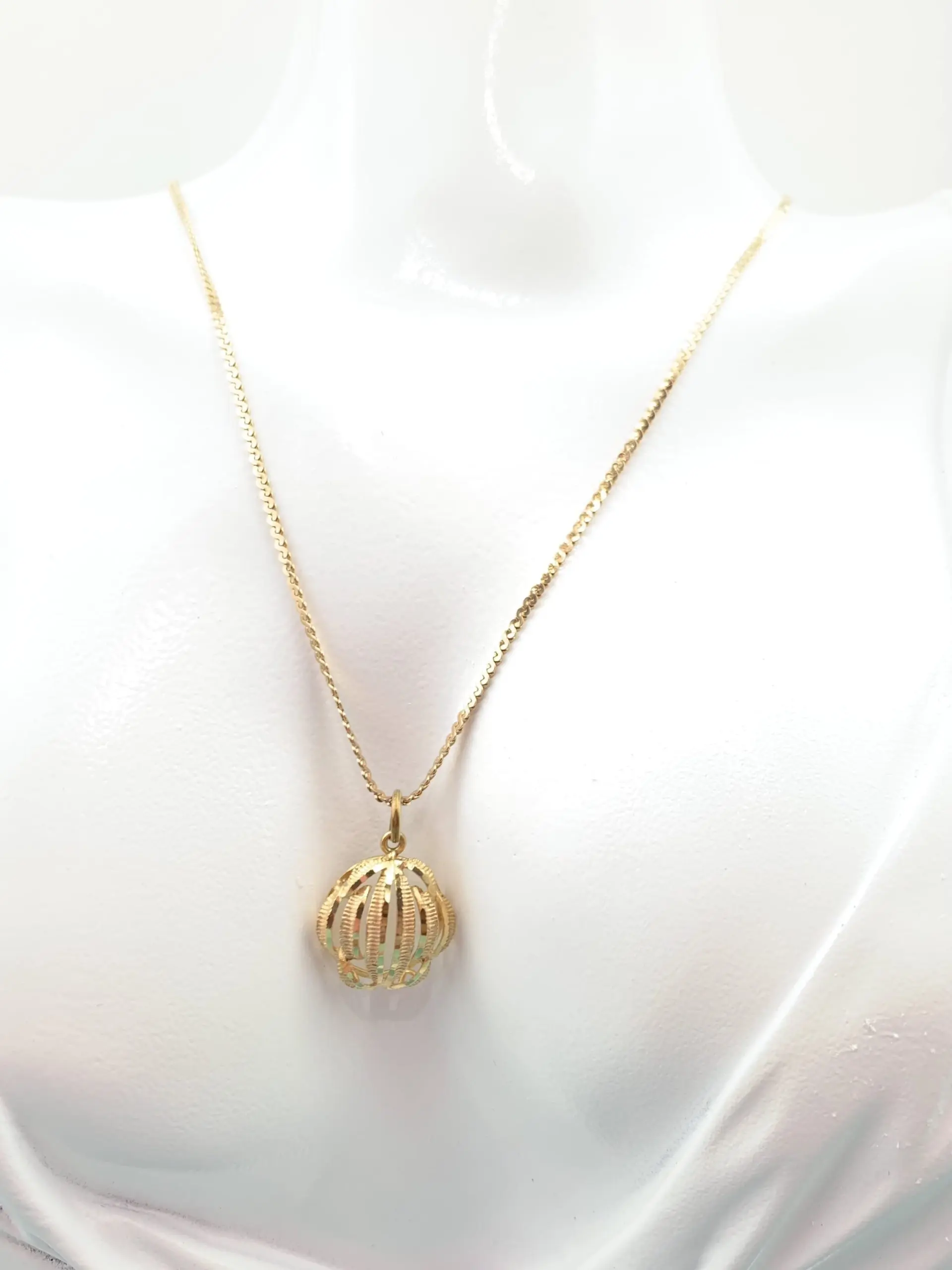9ct Yellow Gold Pendant - Image 3