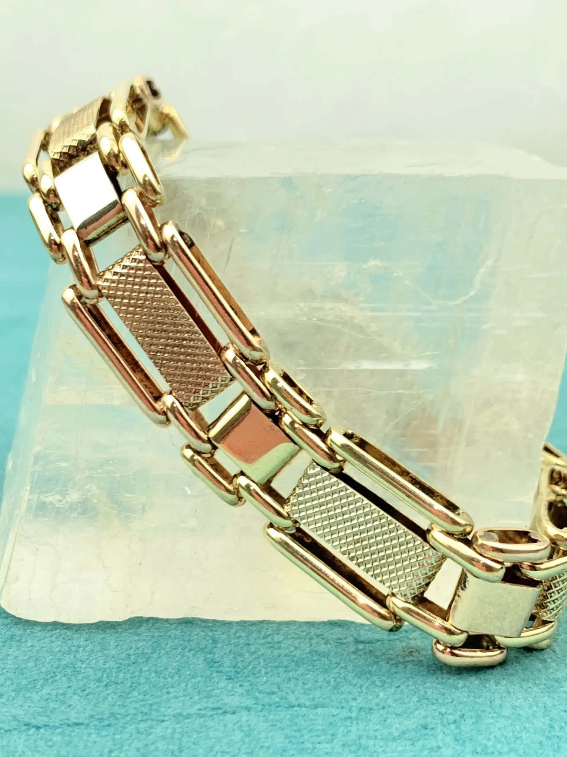 Vintage 9ct Gold Gatelink Bracelet & Heart Padlock - Image 3