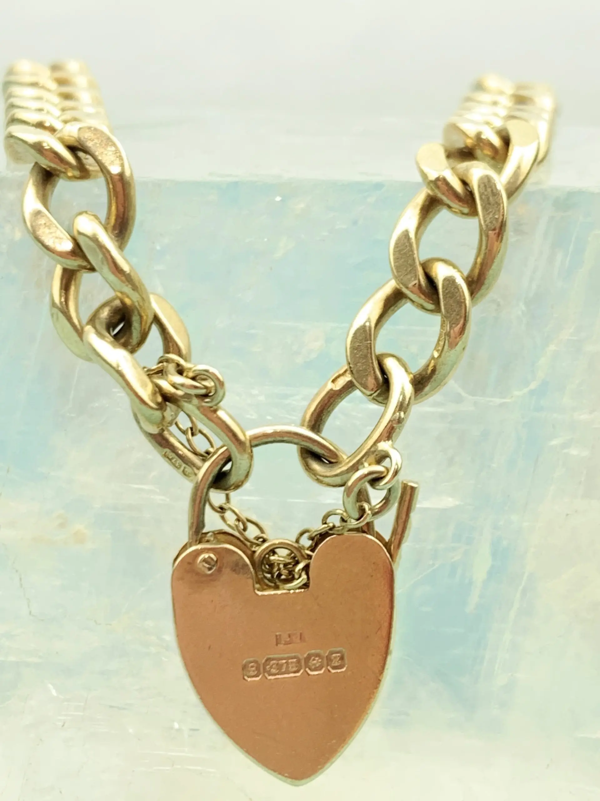 9ct Curblink Gold Bracelet & Heart Locket - Image 3