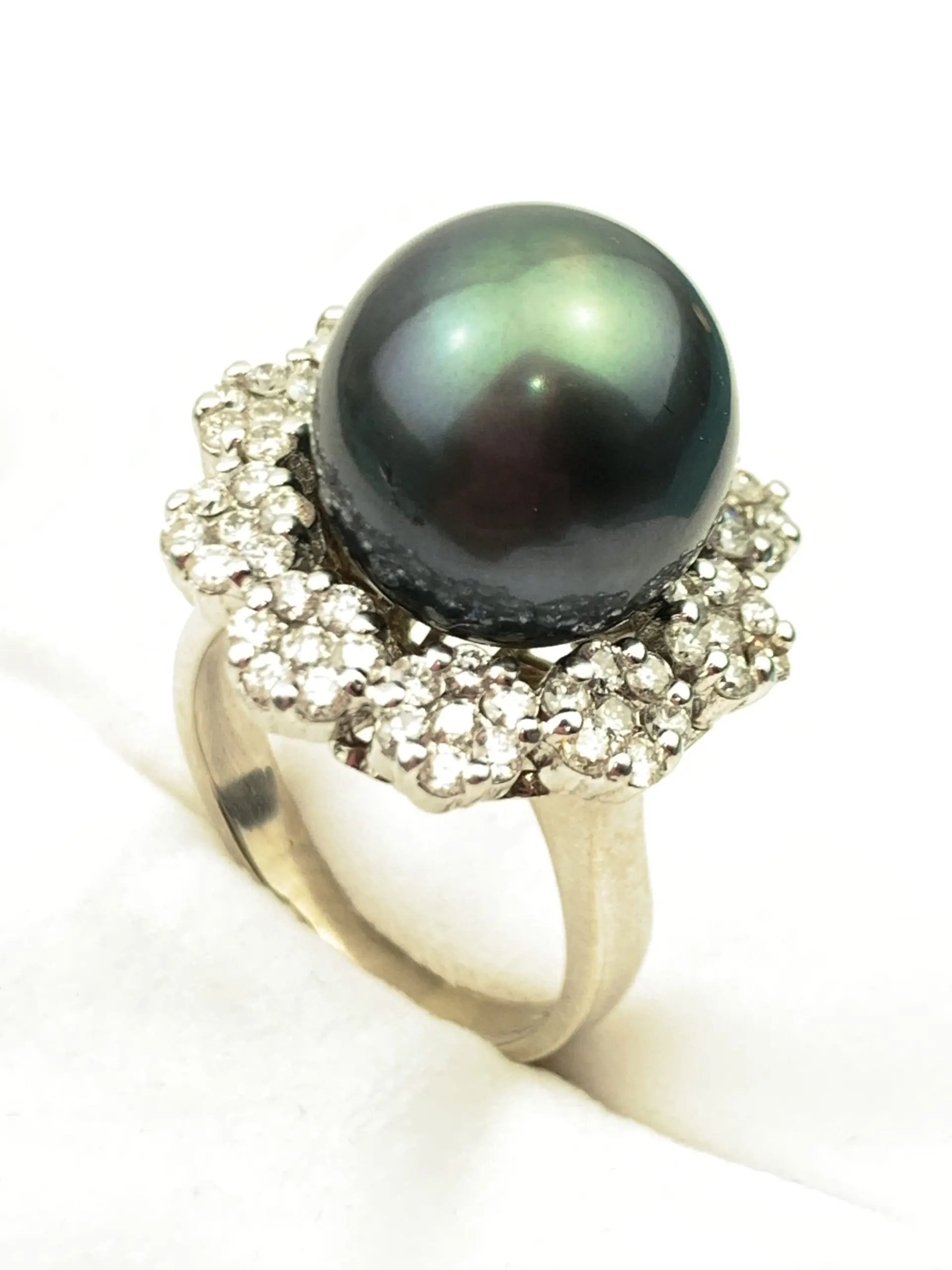 14ct Gold Diamond & Tahitian Black Pearl Ring