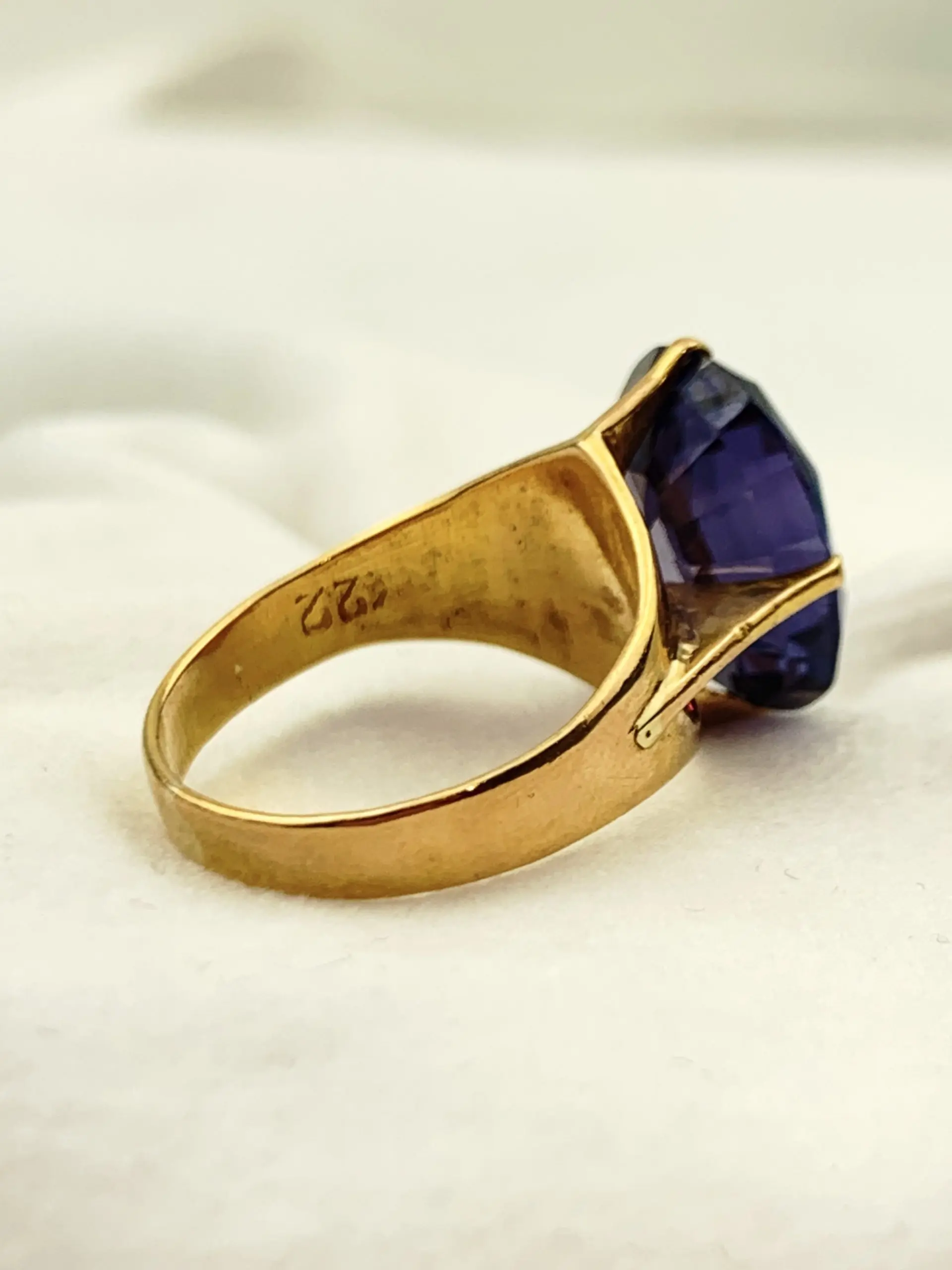 Vintage 22ct Gold Amethyst Ring - Image 3