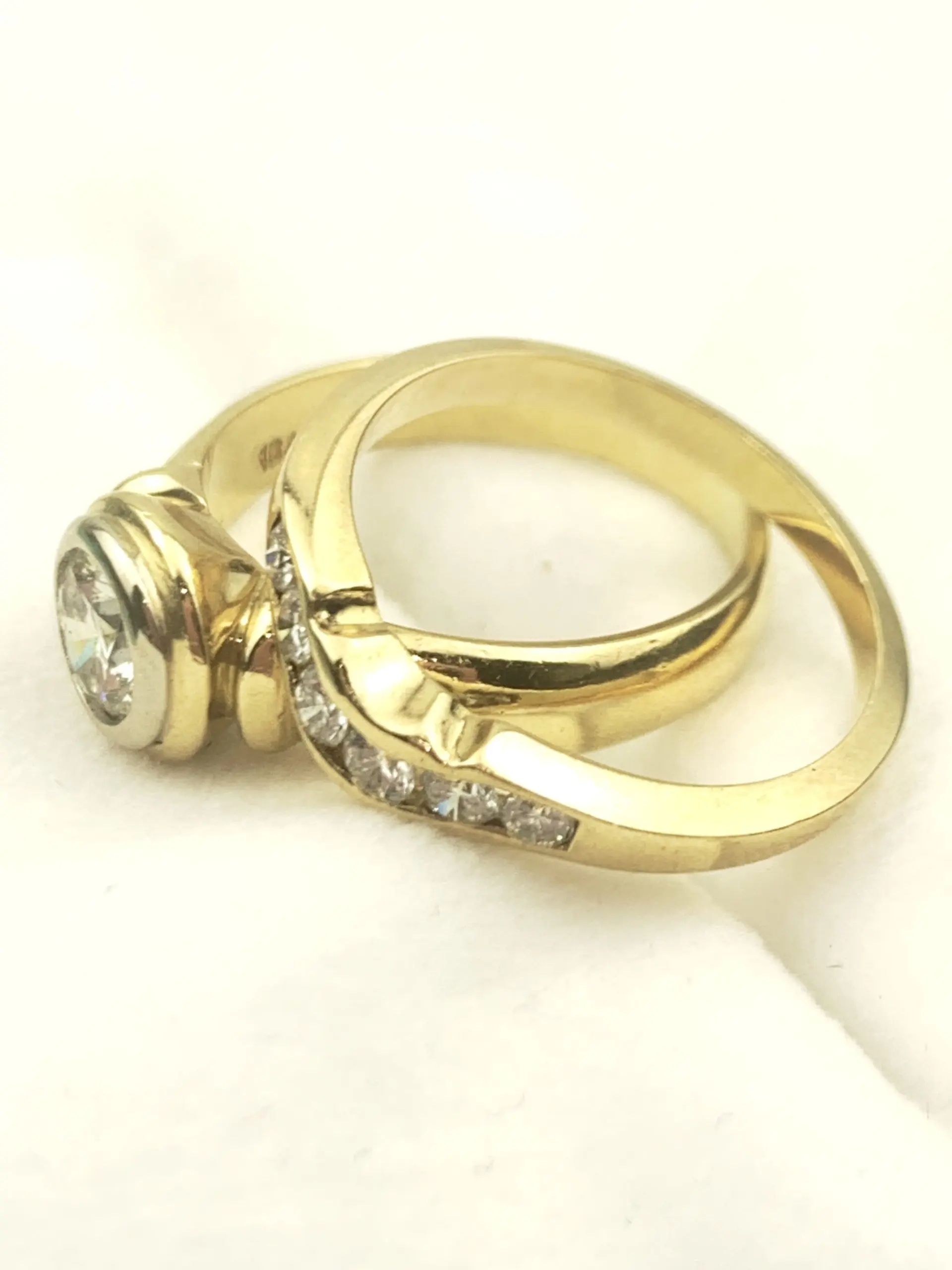 18ct Gold Engagement & Wedding Diamond Ring Set - Image 3