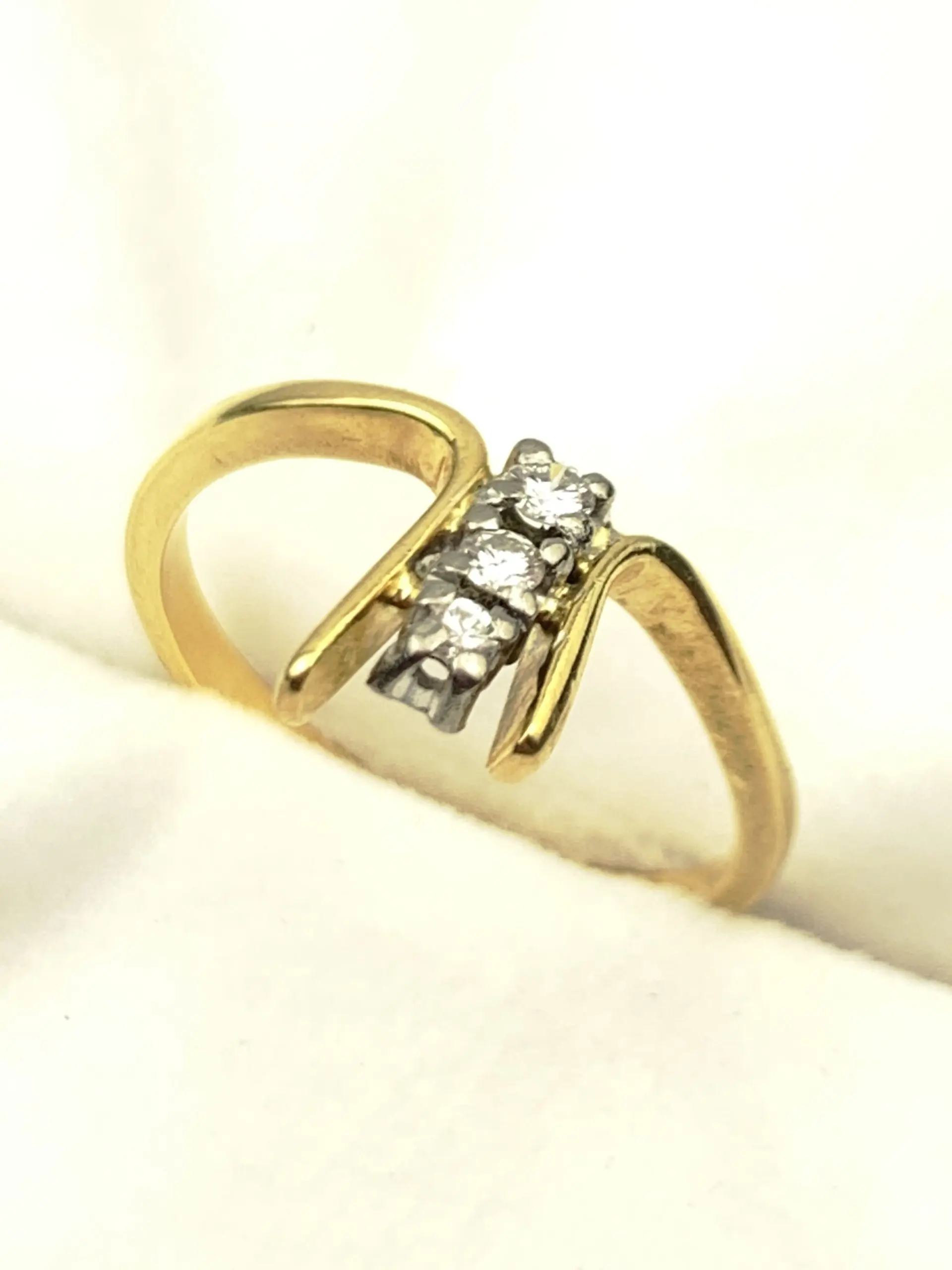 Bespoke 18ct Gold Diamond Ring - Image 2