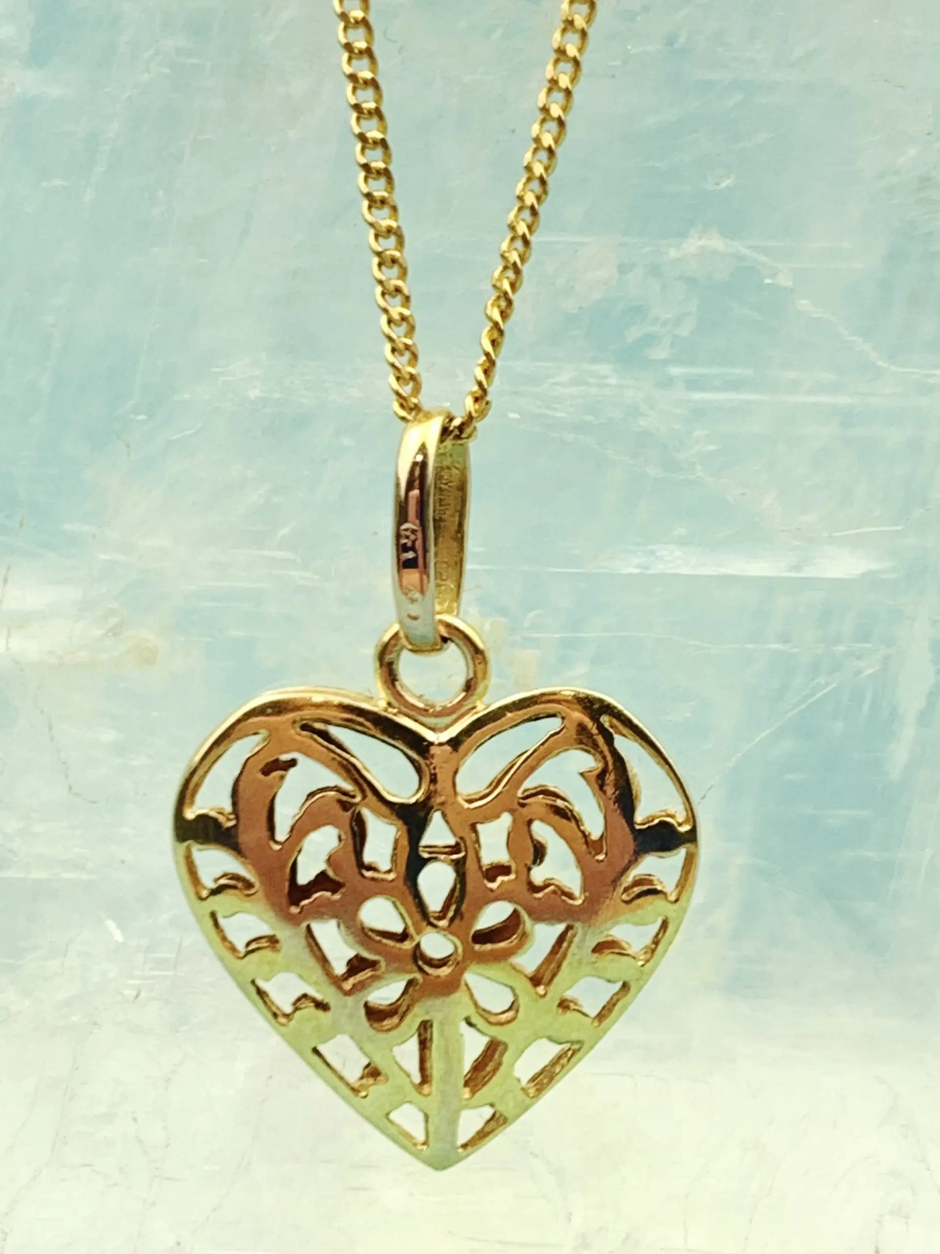 9ct Gold Filigree Heart Pendant - Image 2