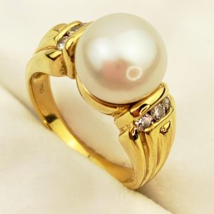 18ct Gold Diamond & Pearl Ring