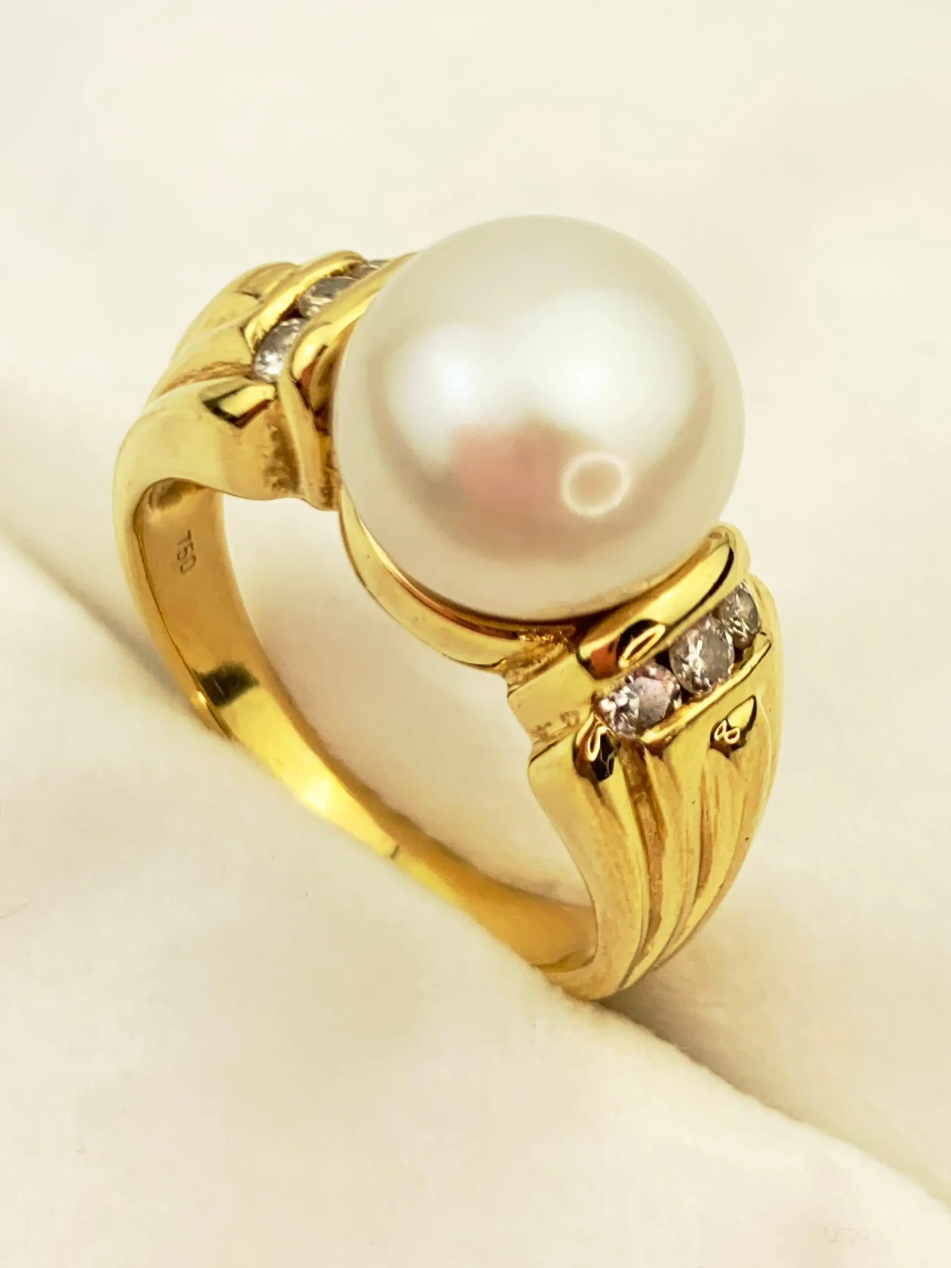 18ct Gold Diamond & Pearl Ring