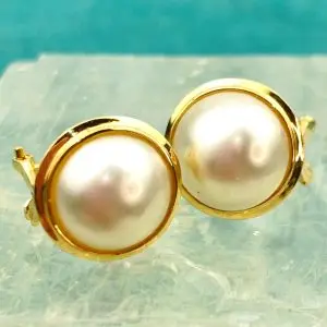 18ct Yellow Gold Pearl Earrings