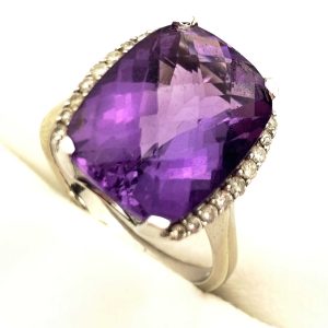 18ct White Gold Diamond & Amethyst Ring