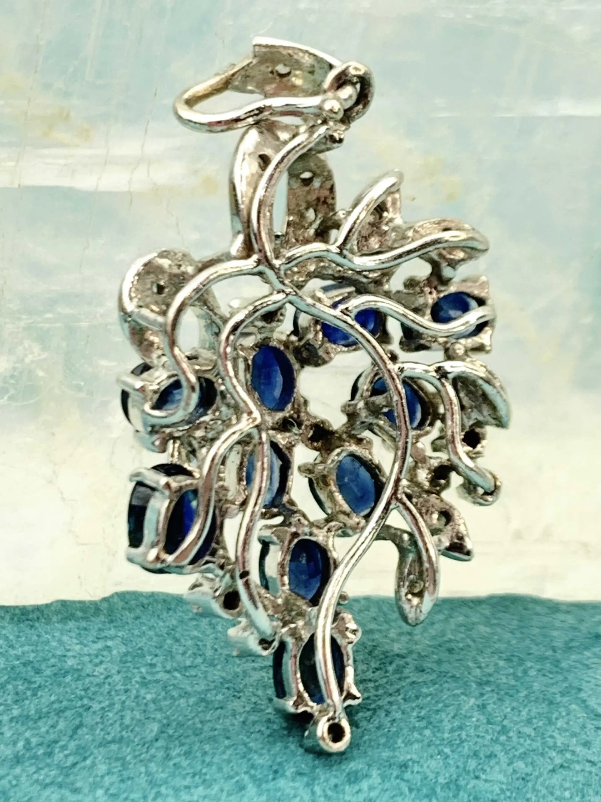 9ct Gold Diamond & Sapphire Pendant - Image 3
