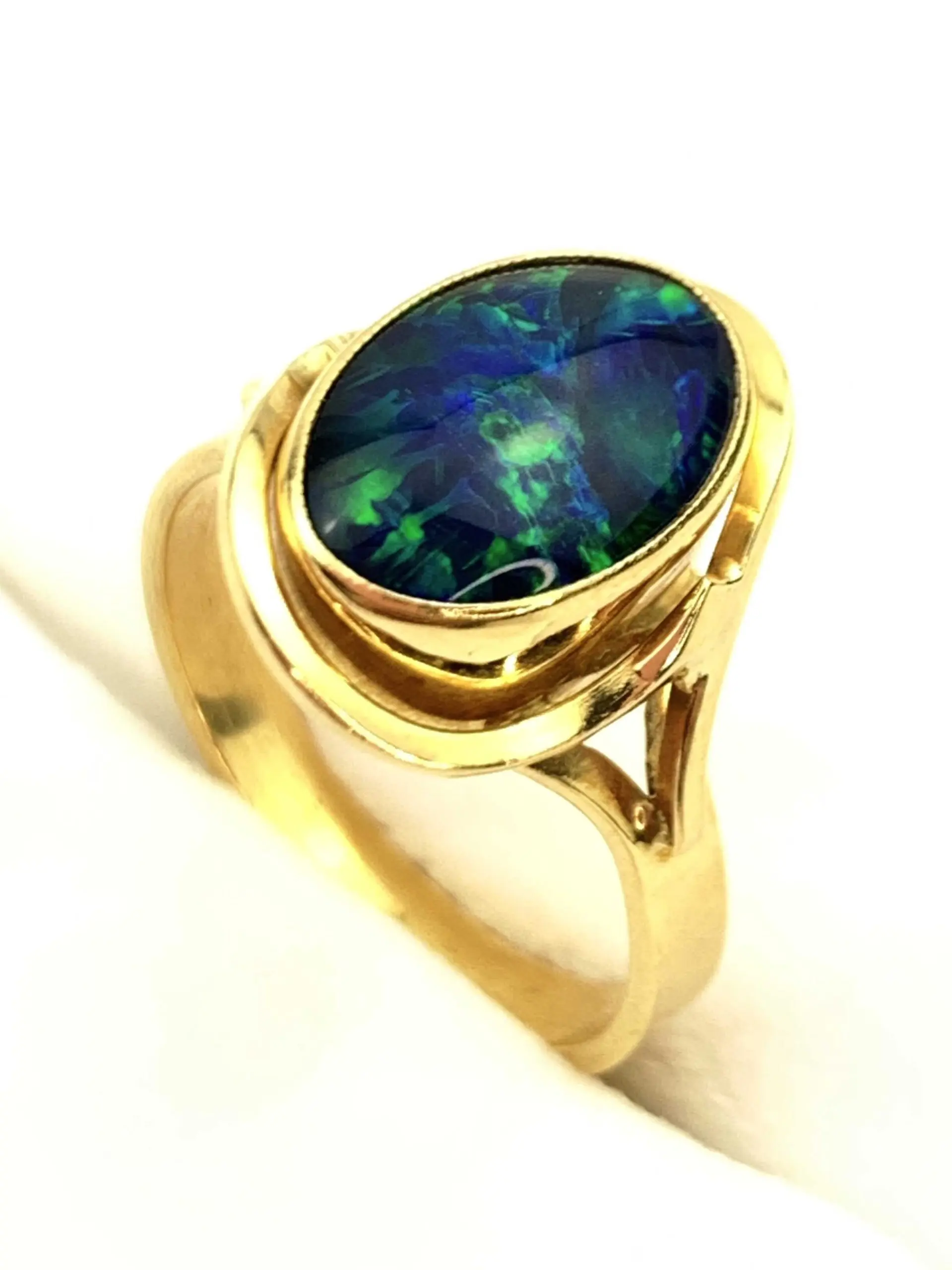 Vintage 18ct Gold Opal Ring