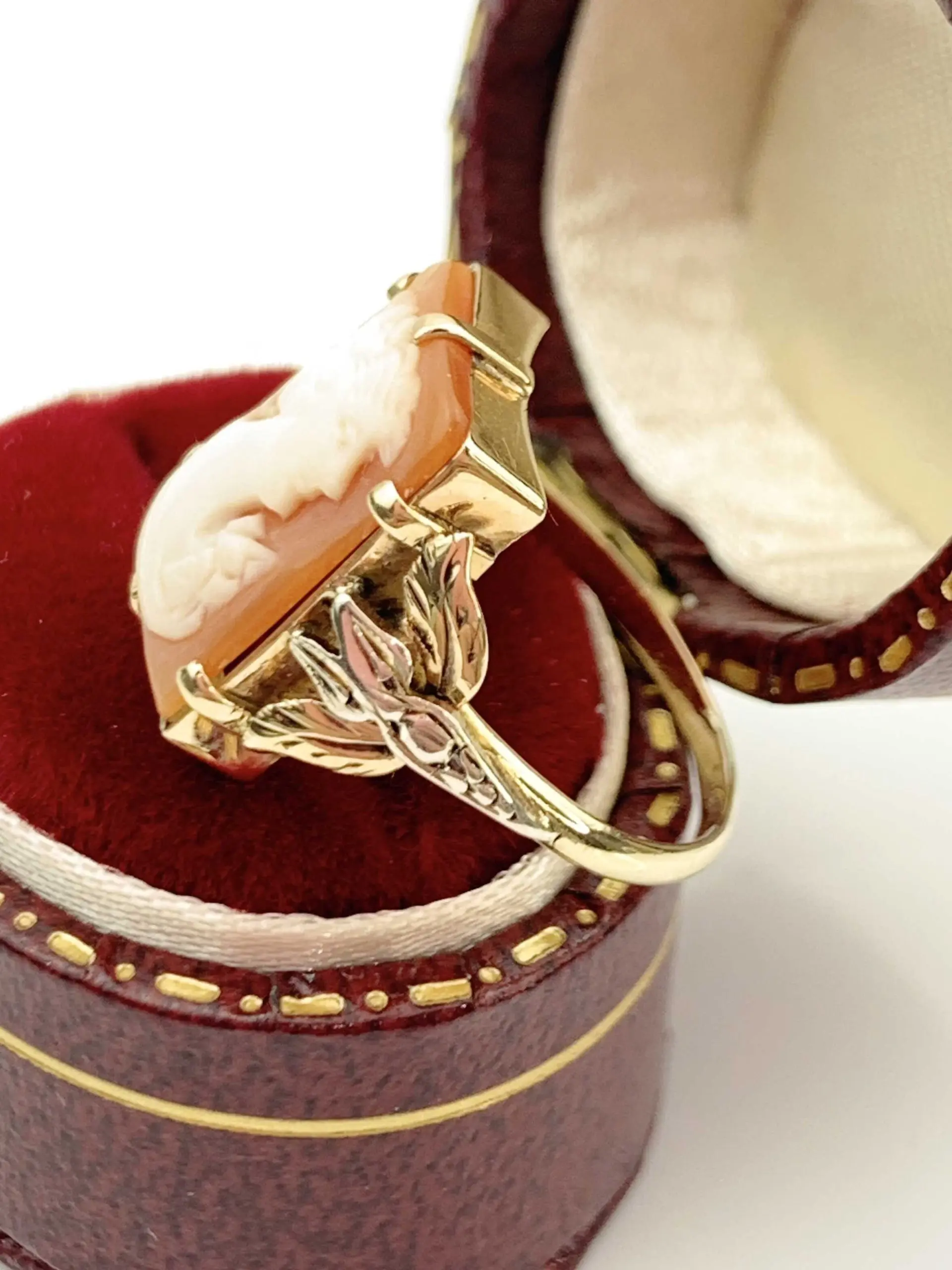 Vintage 9ct Gold Carved Shell Cameo Ring - Image 3