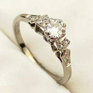 18ct White Gold Vintage Diamond Ring