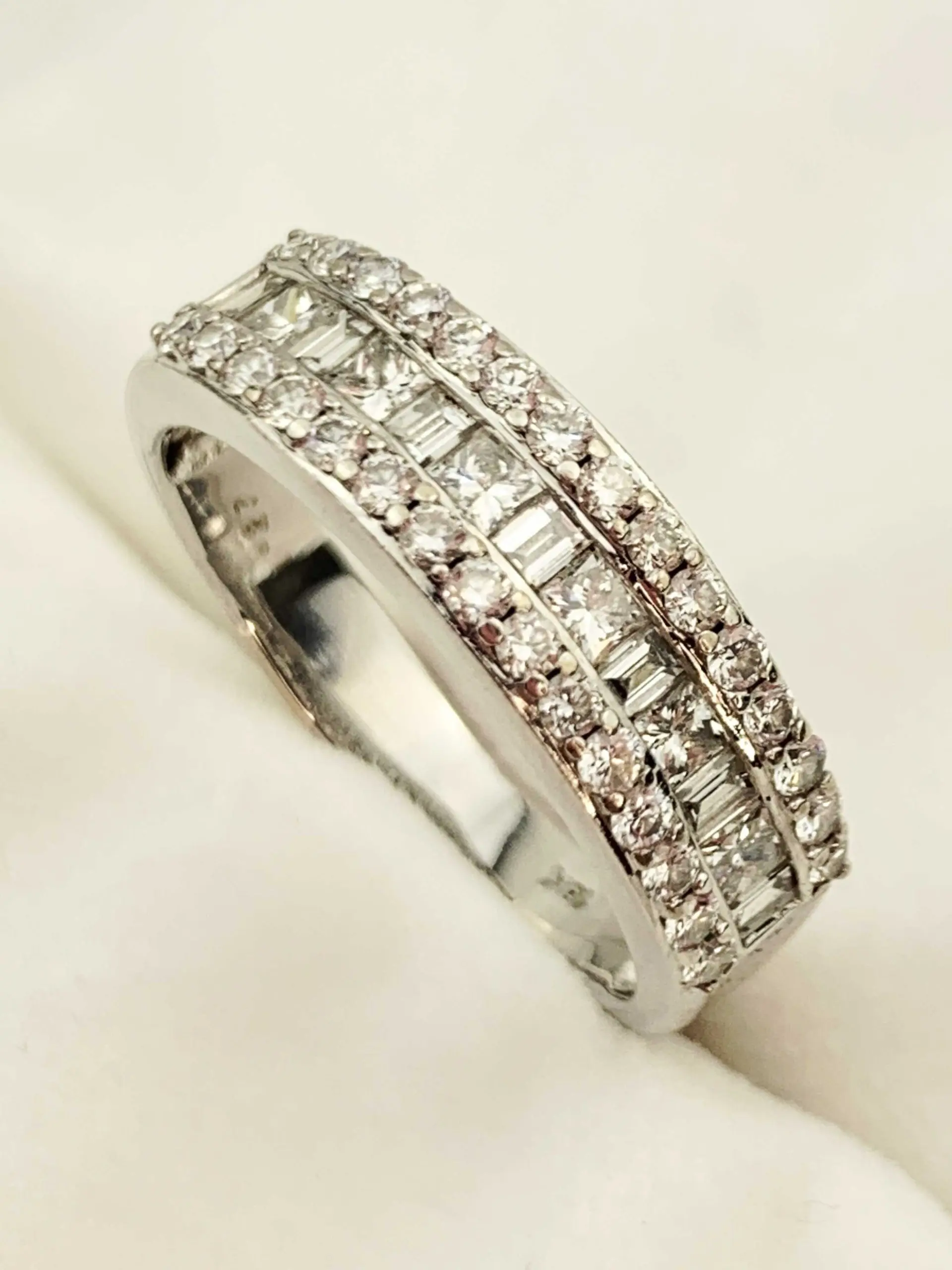 18ct White Gold Diamond Ring