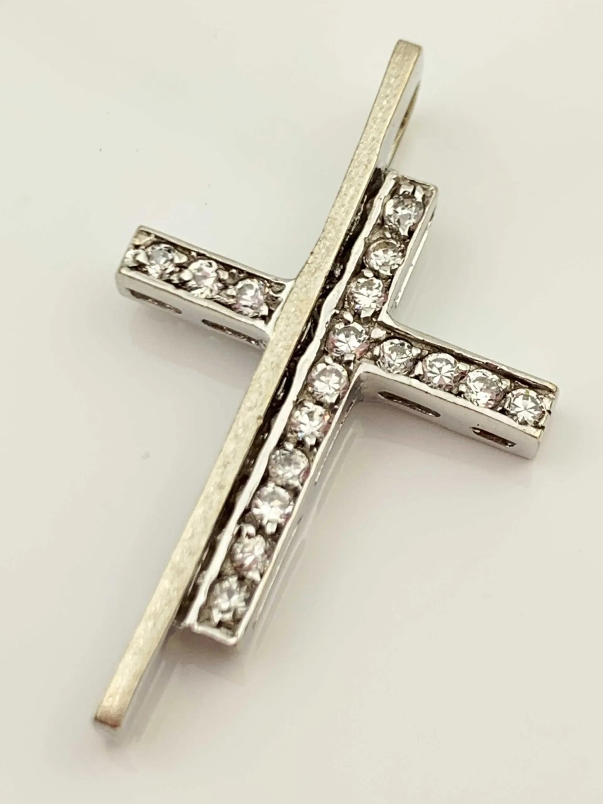 18ct White Gold Cross Pendant