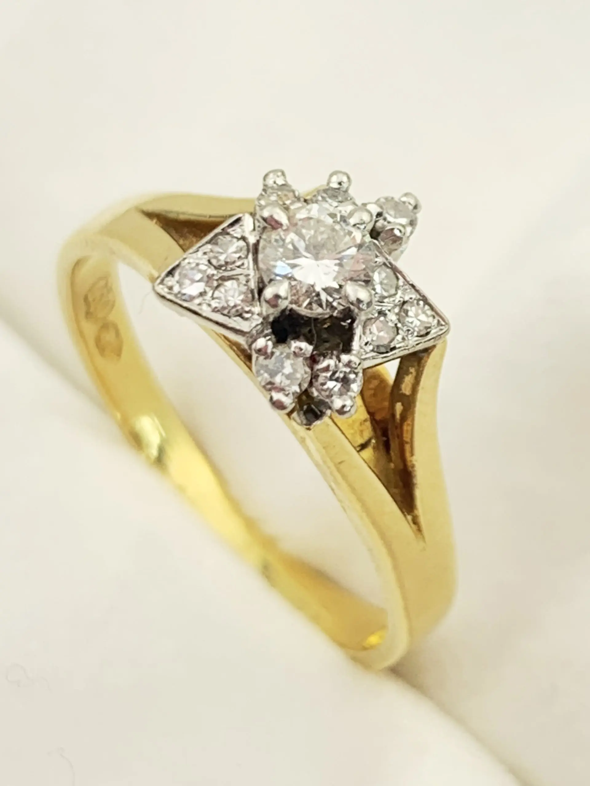 18ct Gold Cluster Diamond Ring