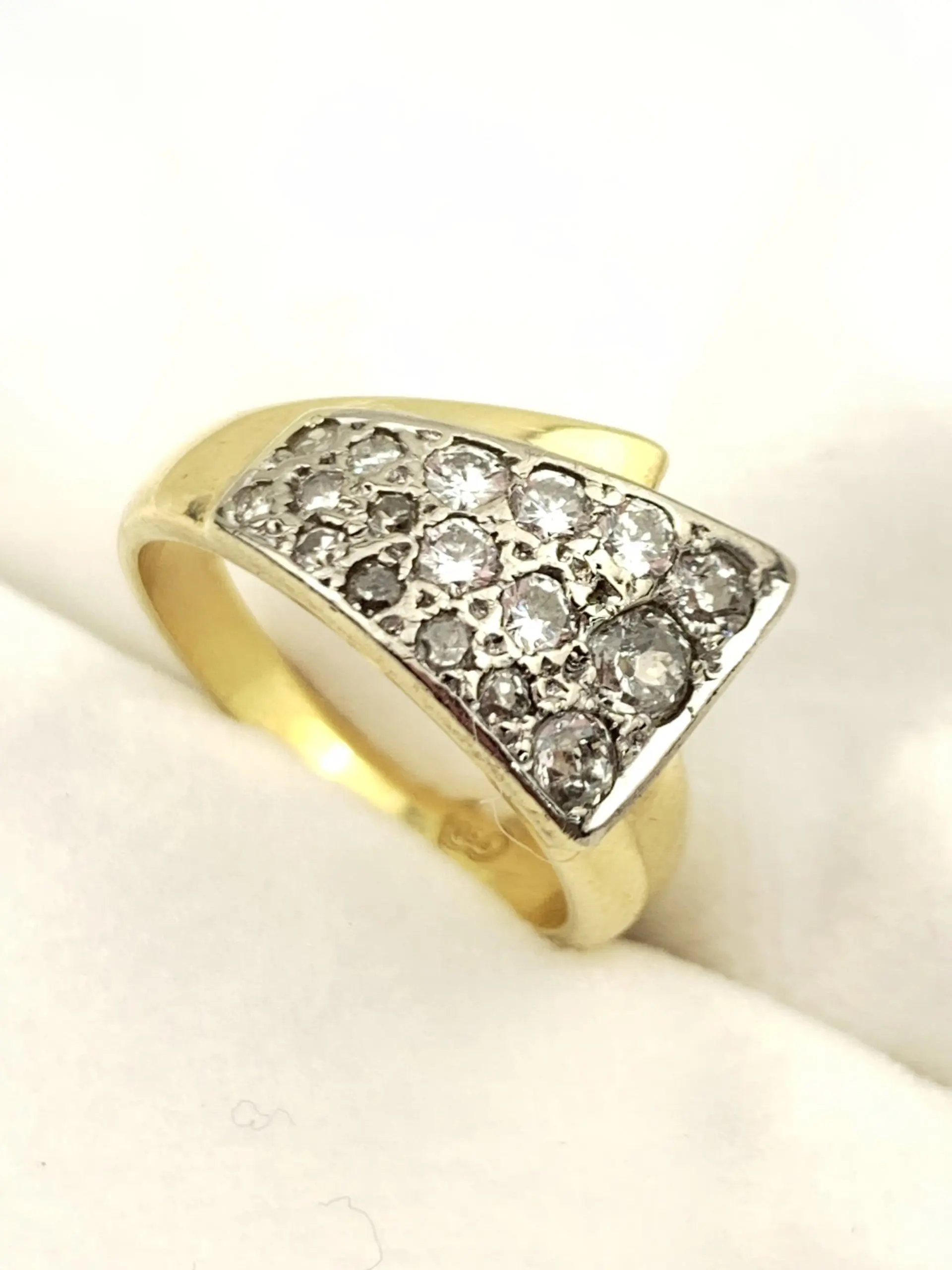 18ct Gold Cluster Diamond Ring