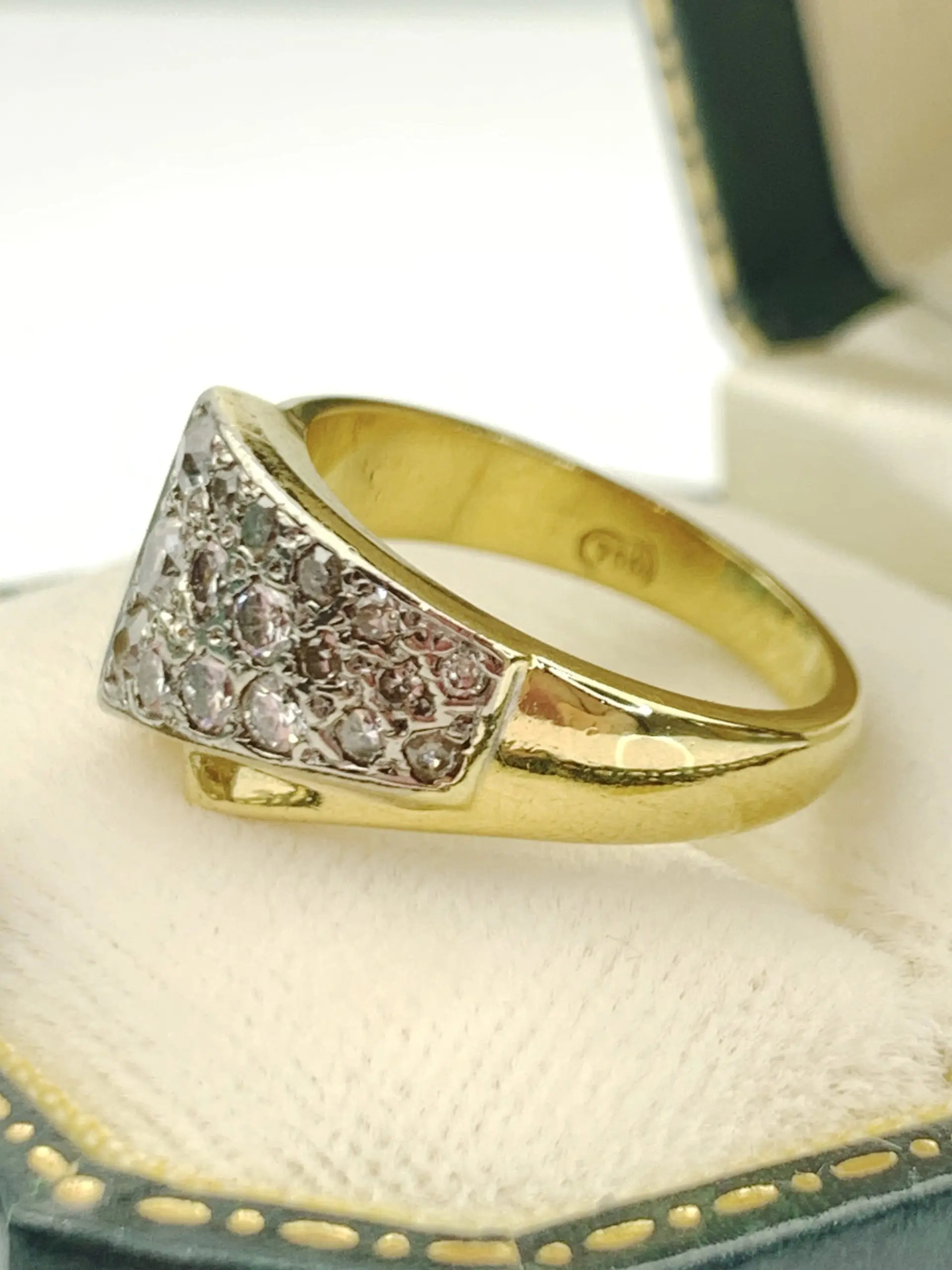 18ct Gold Cluster Diamond Ring - Image 3