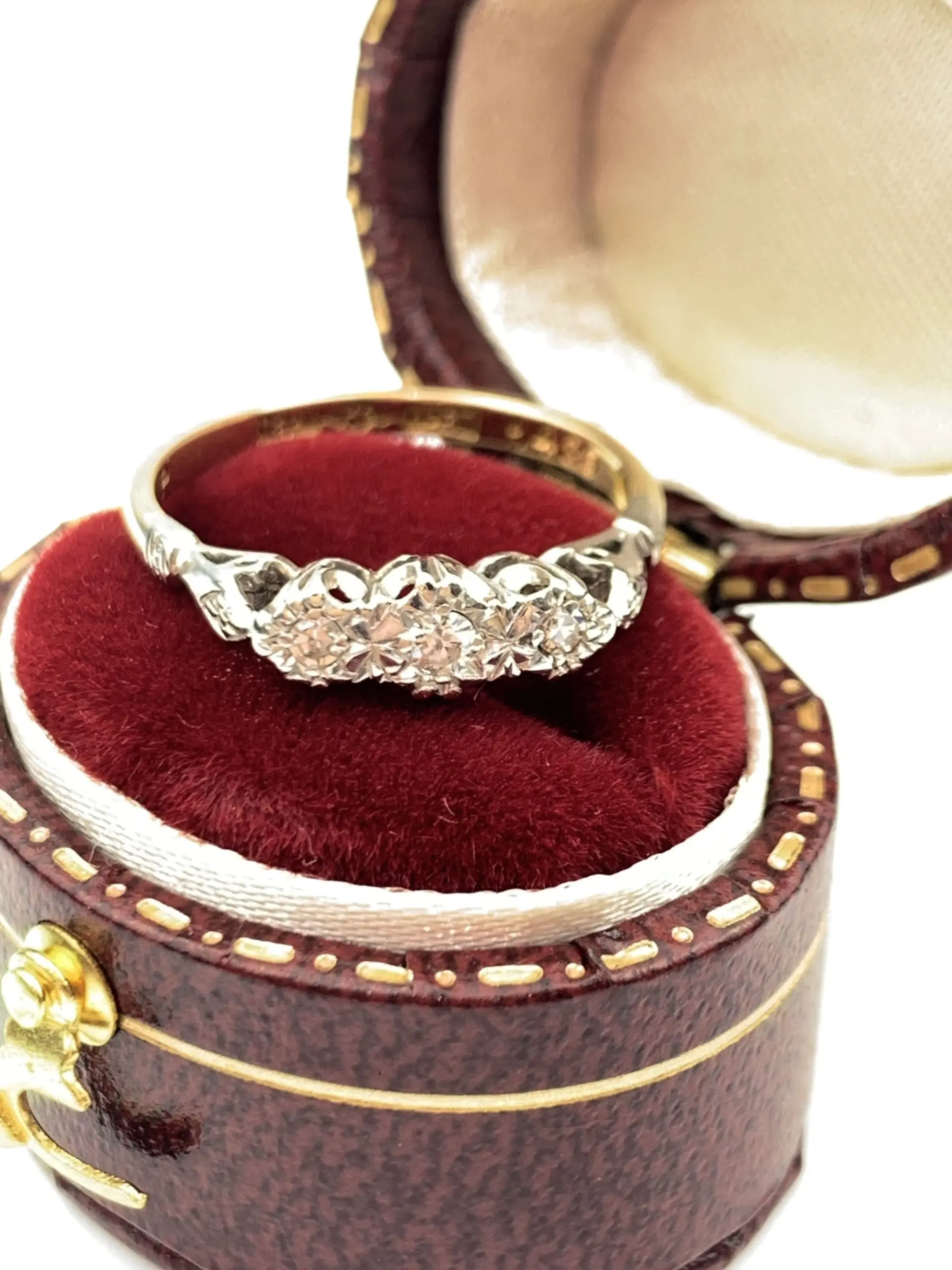 18ct Gold Vintage Diamond Ring - Image 3