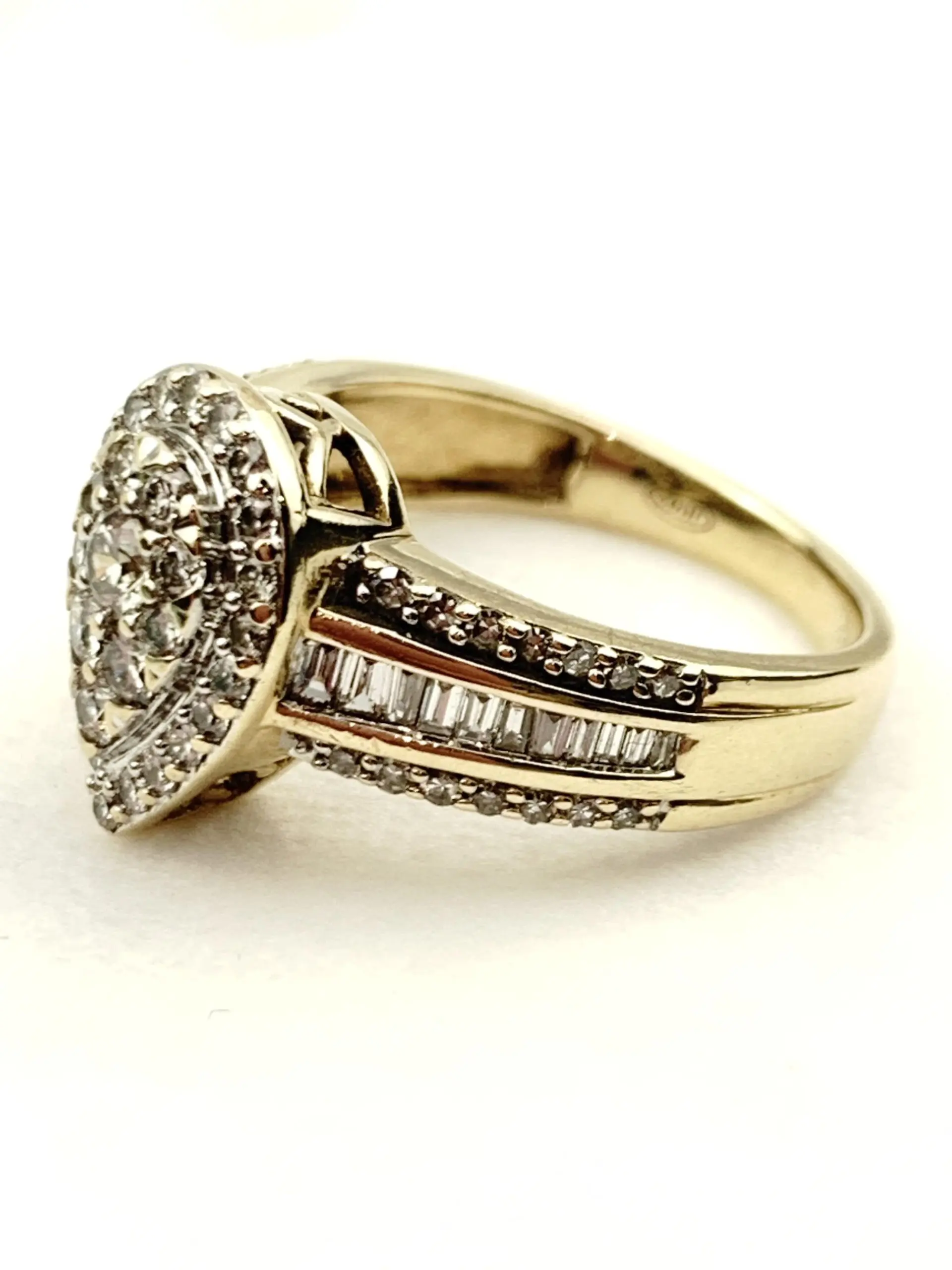 9ct Gold Cluster Diamond Ring - Image 3