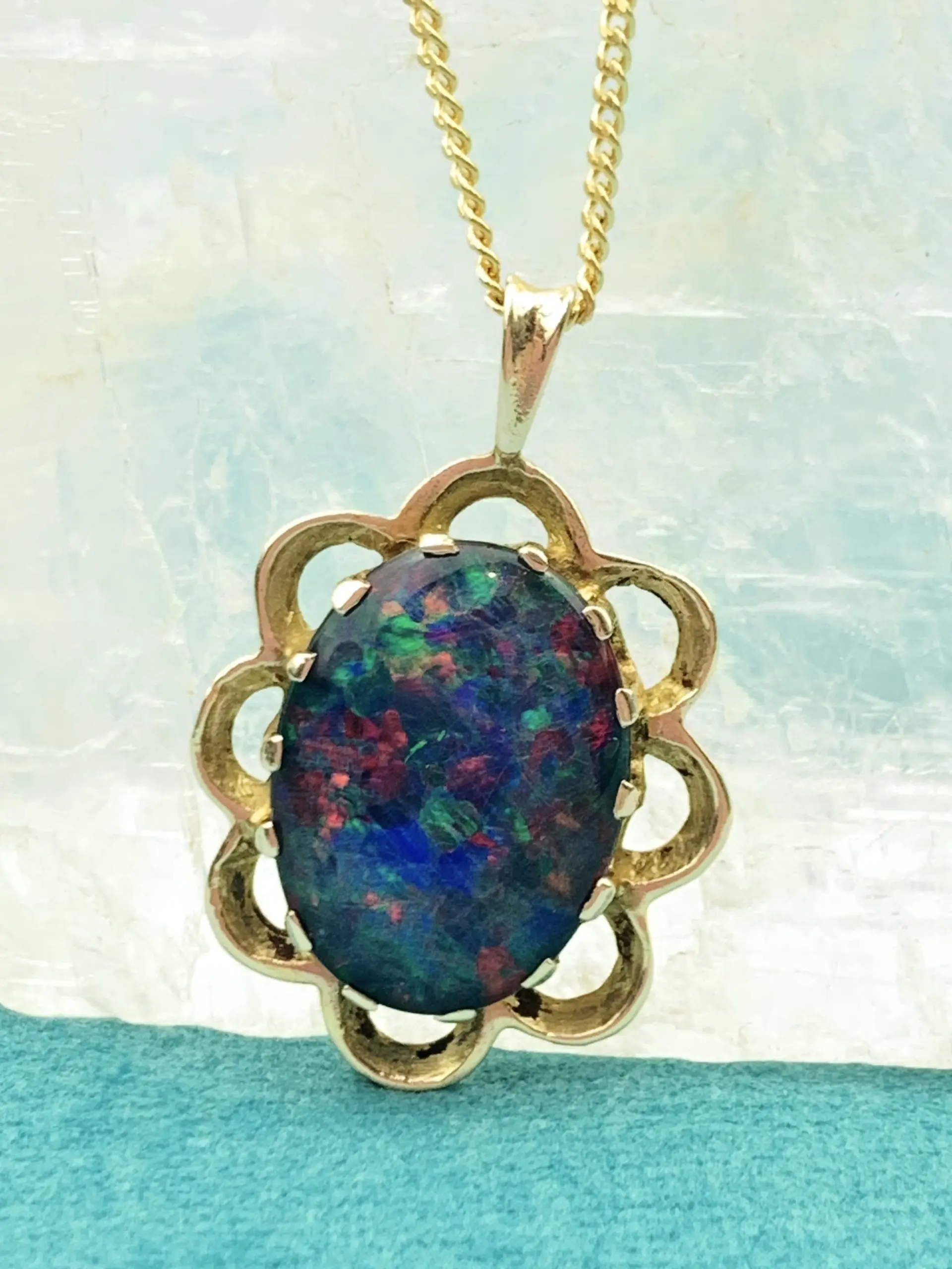 9ct Gold Opal Pendant