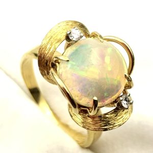 18ct Gold Opal Ring