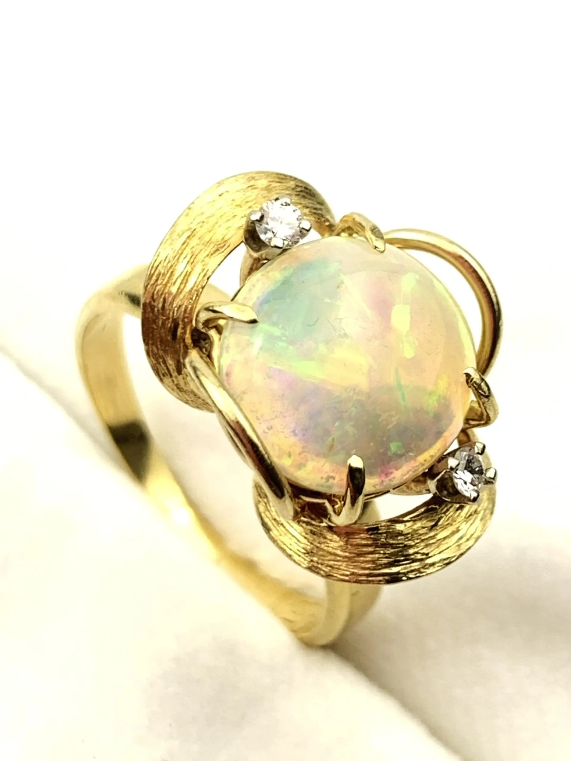 18ct Gold Opal Ring