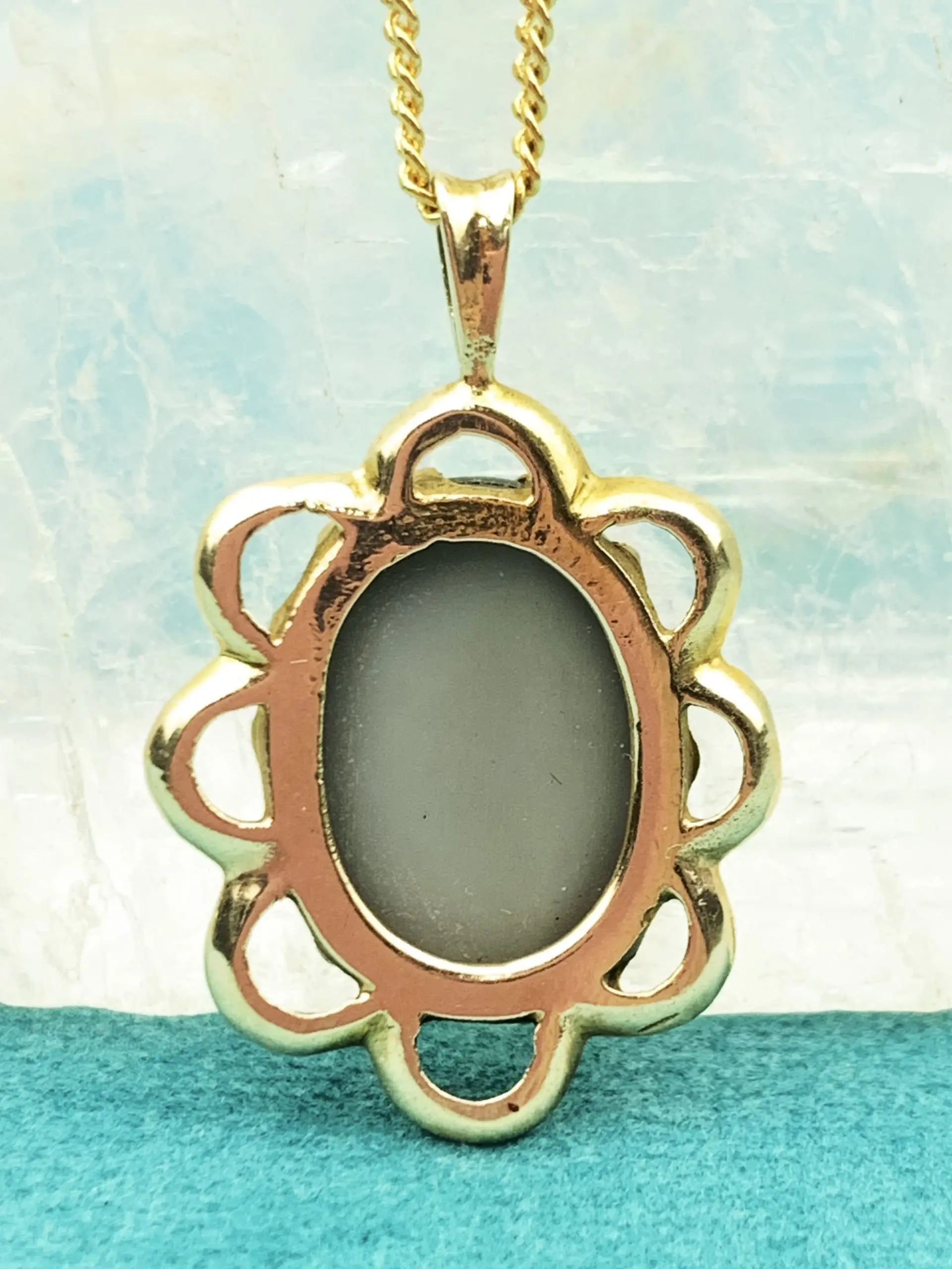 9ct Gold Opal Pendant - Image 3