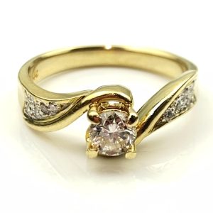 18ct Gold Cluster Diamond Ring