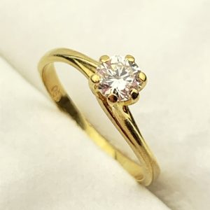 18ct Gold Solitaire Diamond Ring