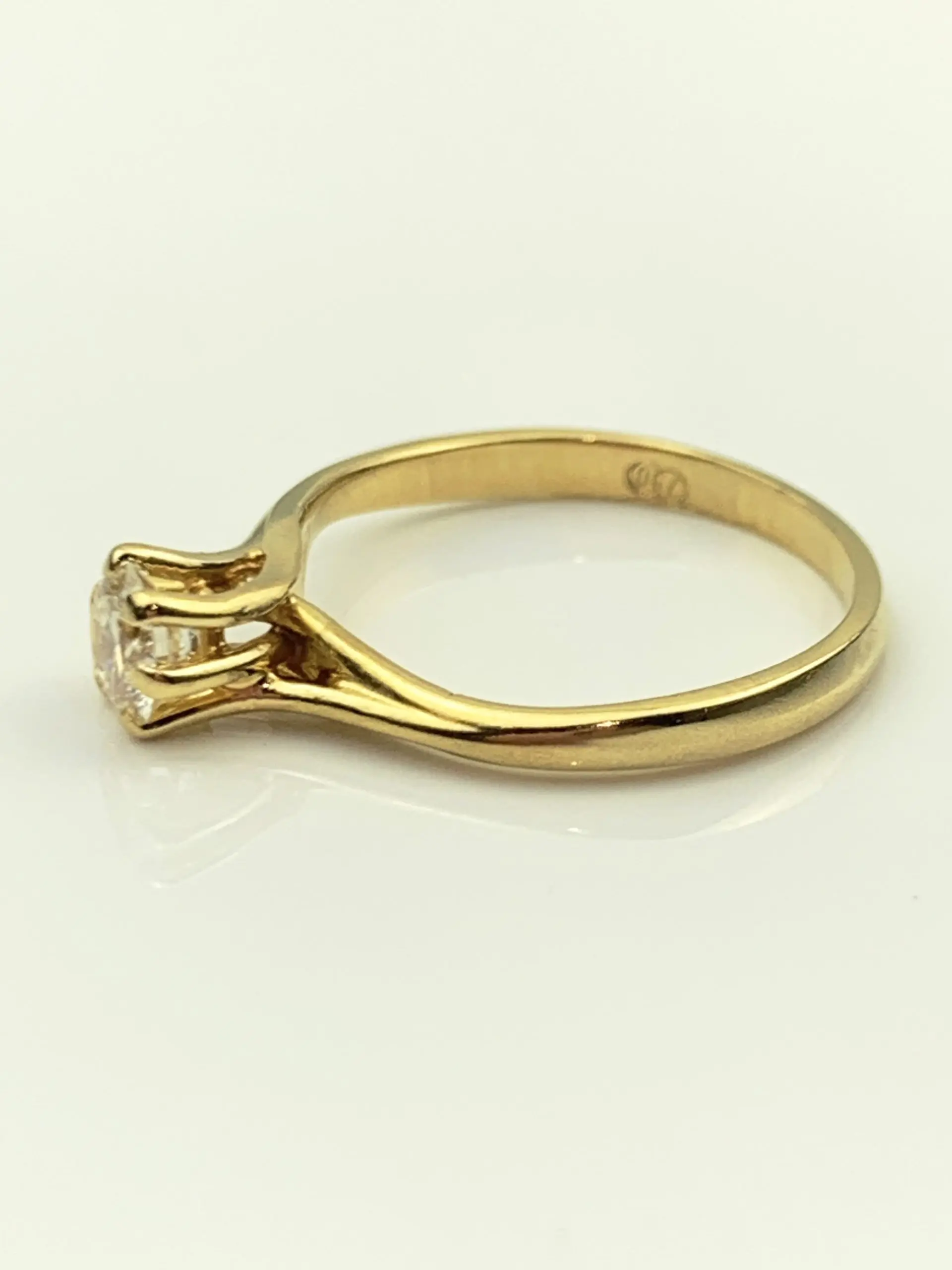 18ct Gold Solitaire Diamond Ring - Image 3