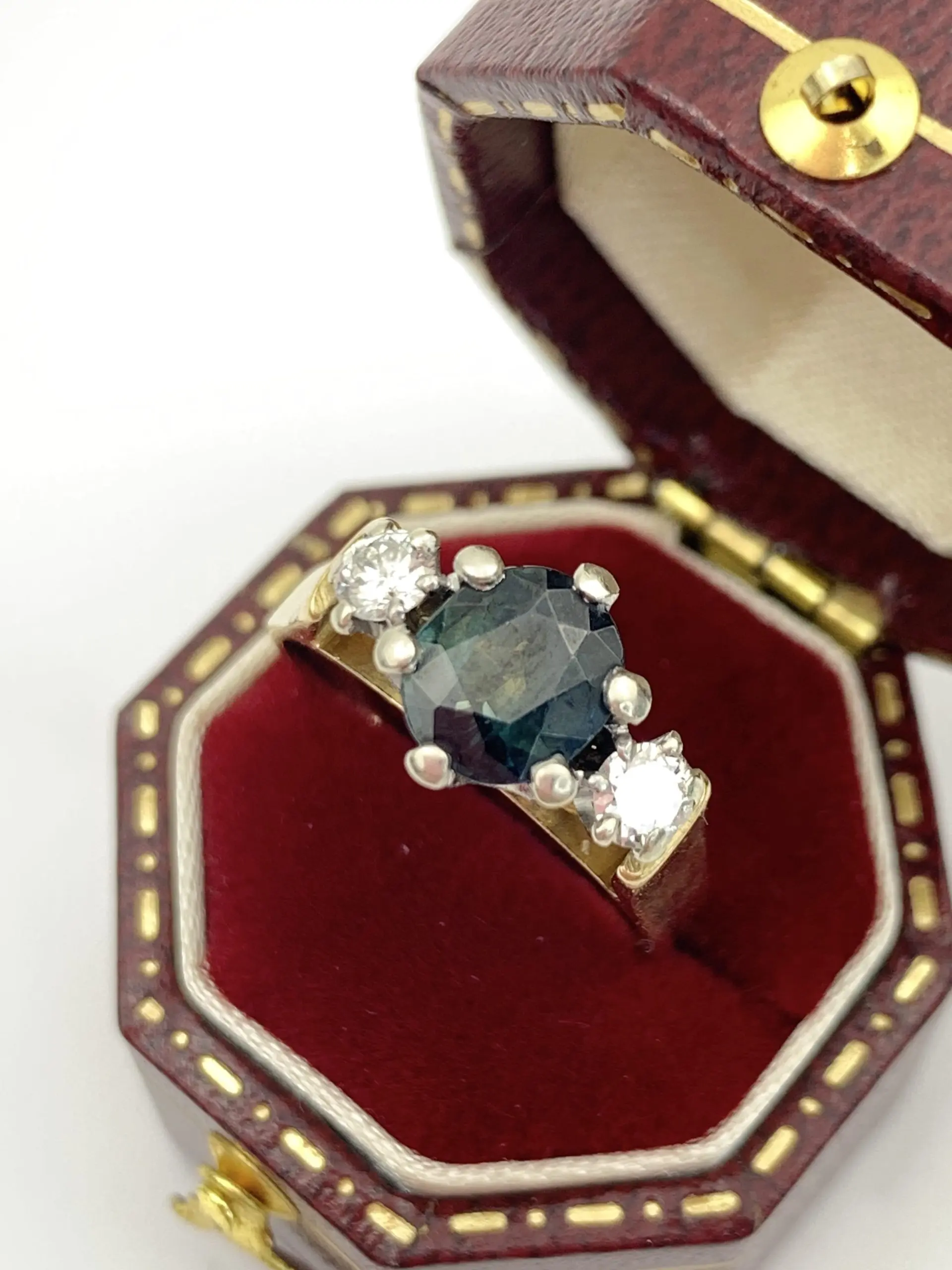 Vintage 18ct Gold Diamond & Green Spinel Ring