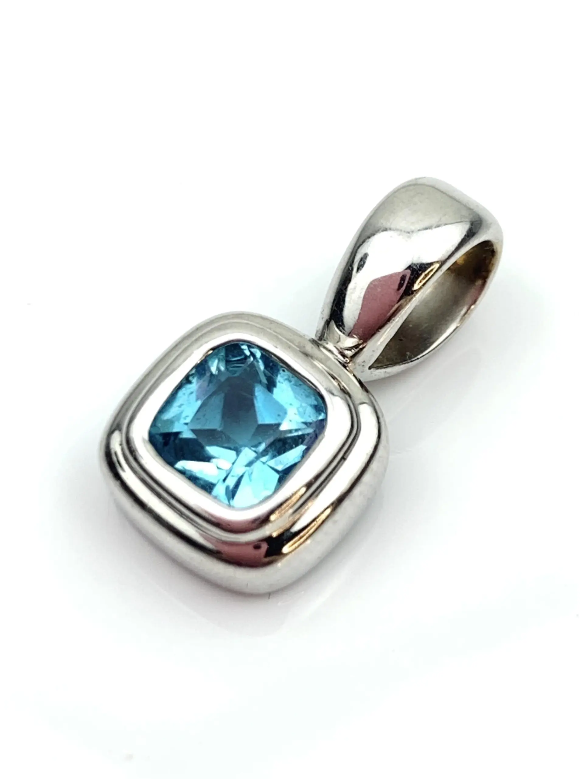 9ct White Gold Topaz Pendant